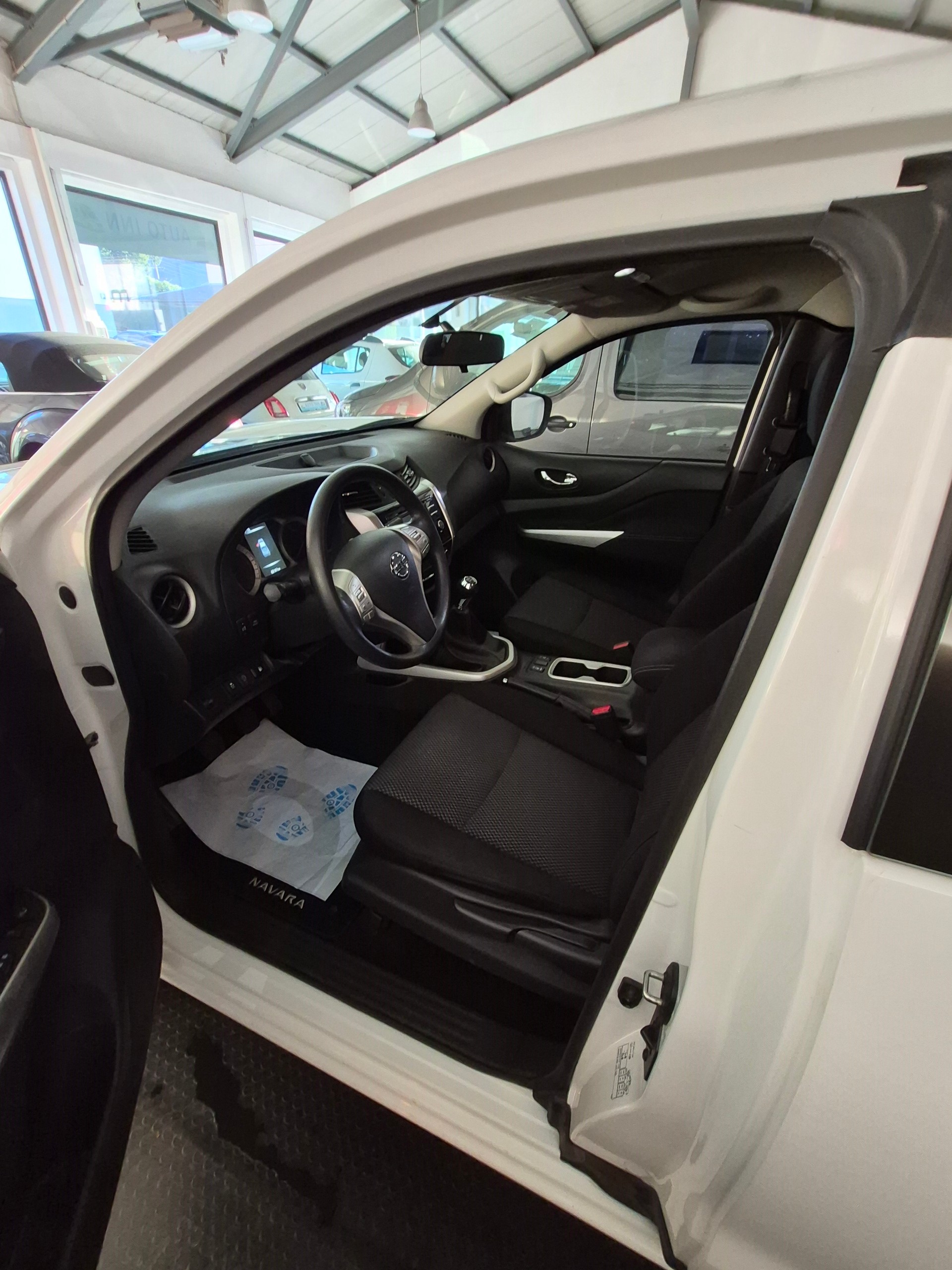 NISSAN Navara King Cab Visia 2.3 dCi 4WD-image-6