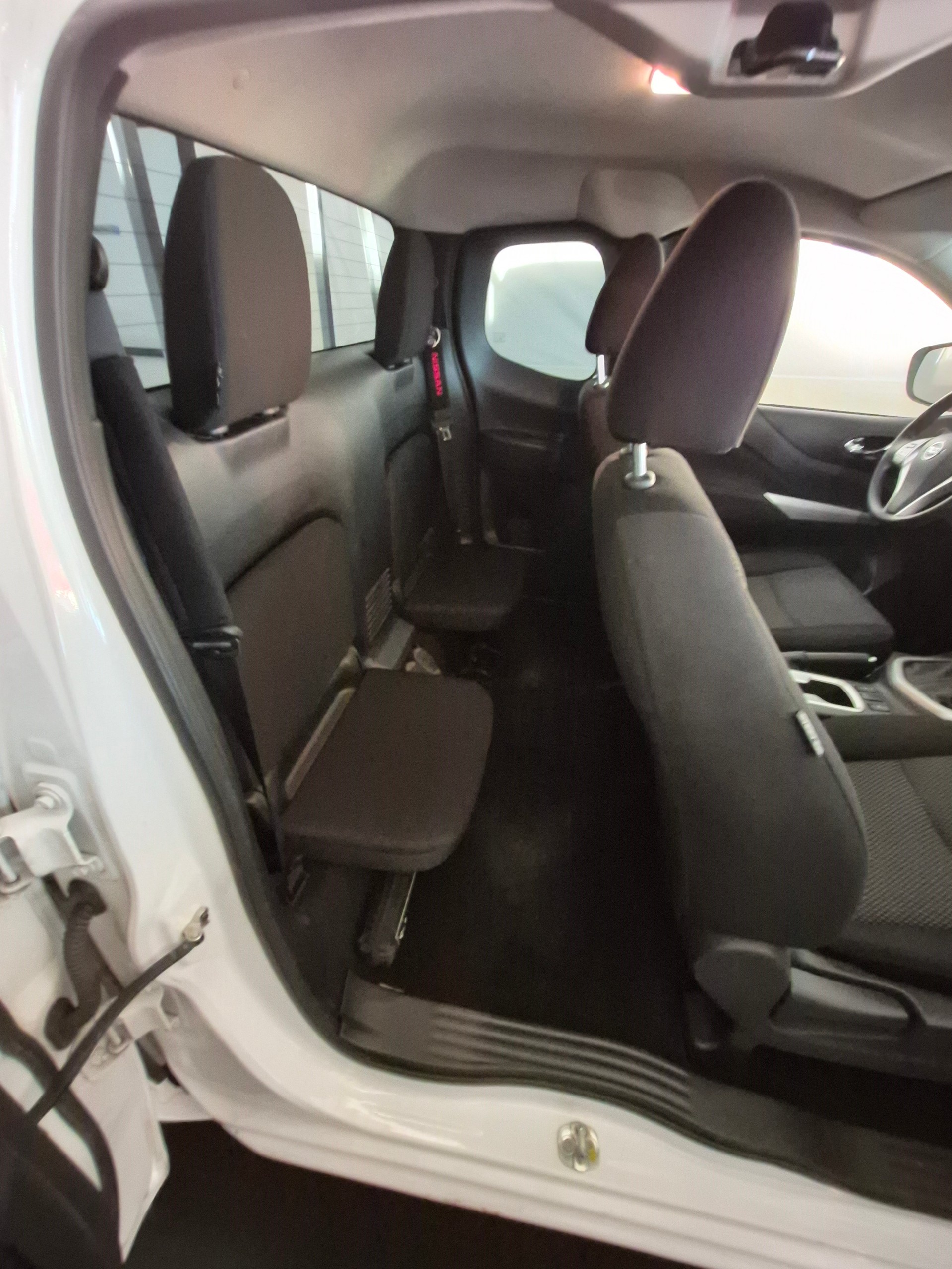 NISSAN Navara King Cab Visia 2.3 dCi 4WD-image-8