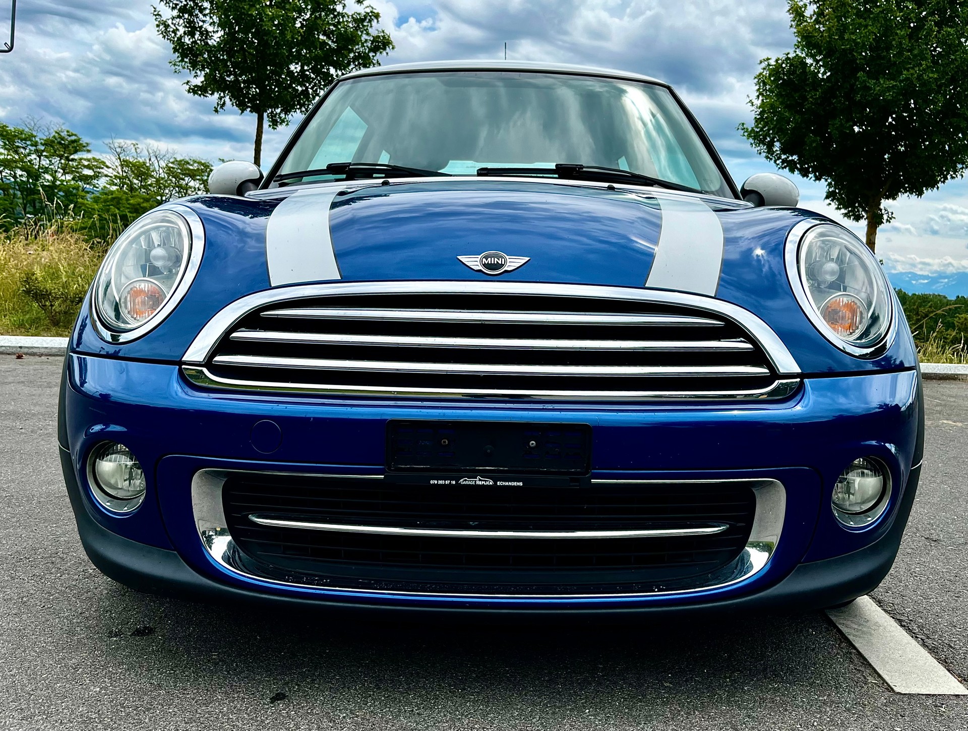 MINI Cooper-showroom-element-2
