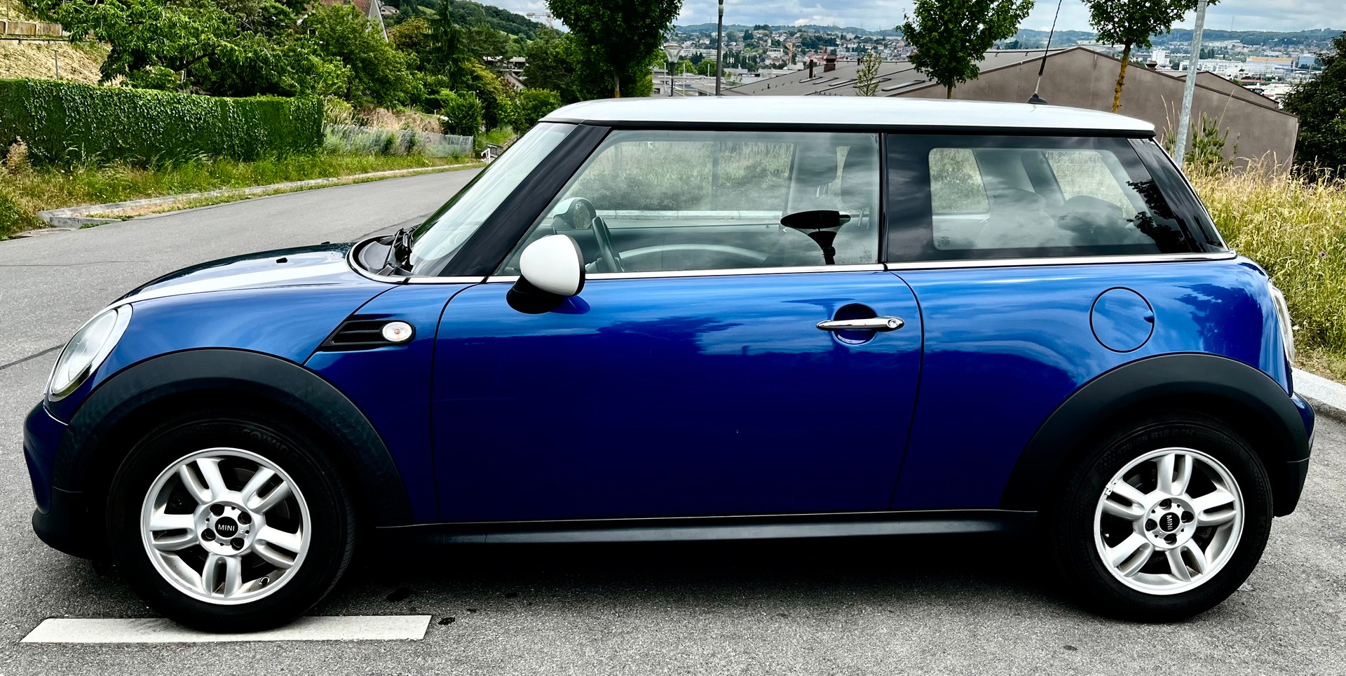 MINI Cooper-showroom-element-3