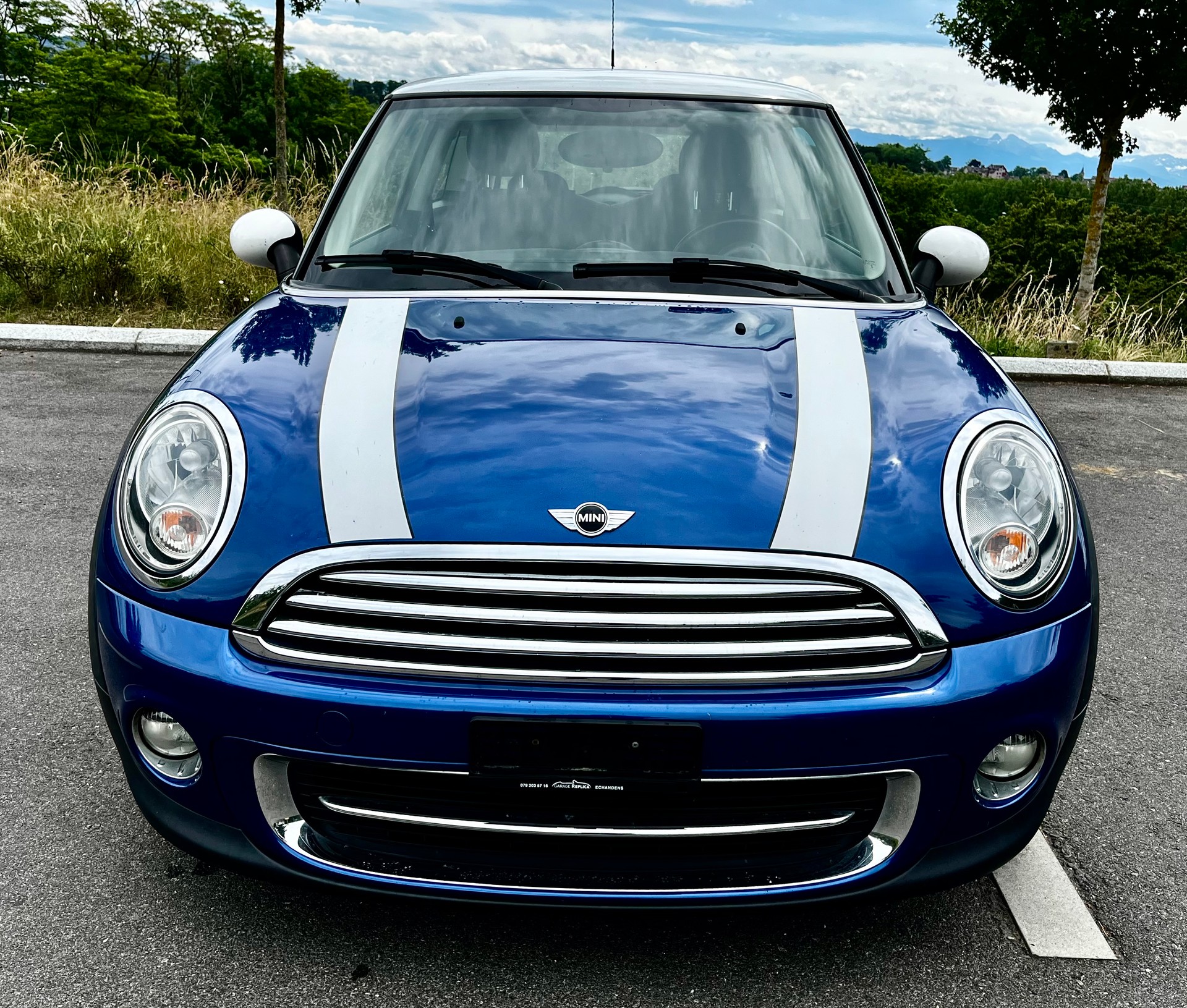 MINI Cooper-showroom-element-1