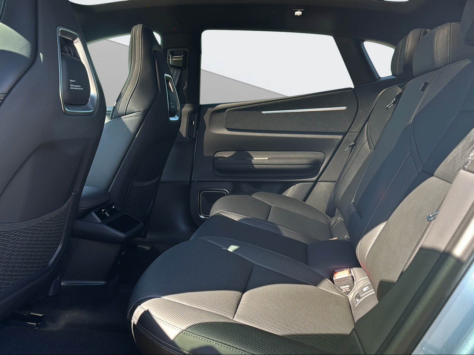 POLESTAR 4 Long Range Dual Motor-image-13