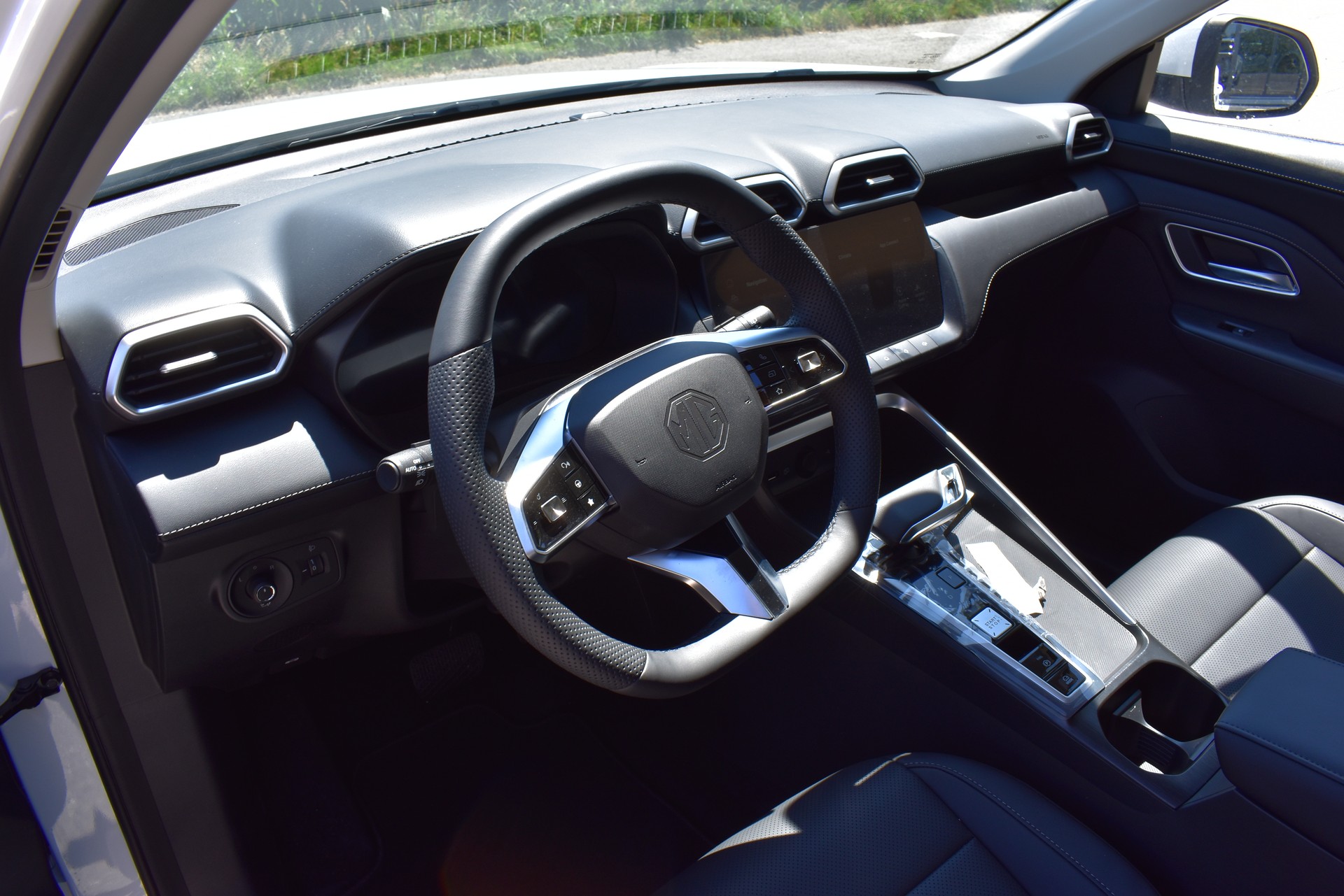 MG ZS 1.5 HEV Luxury-image-11