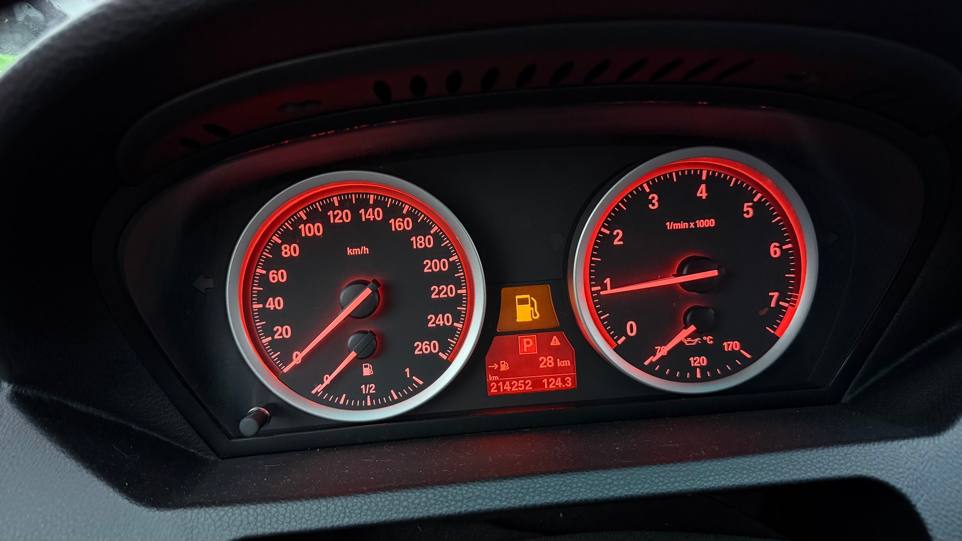 BMW 630i-image-9