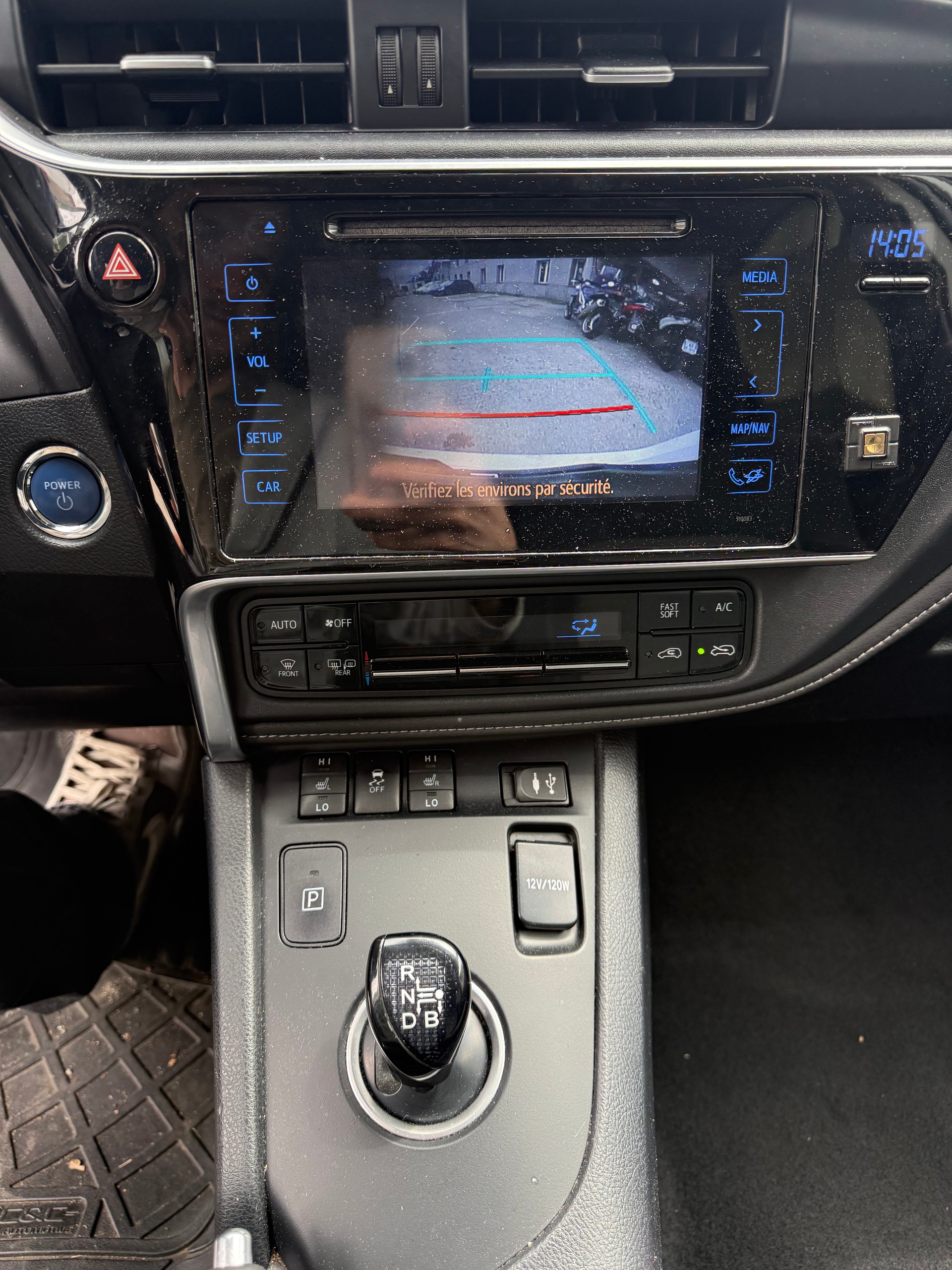TOYOTA Auris Touring Sports 1.8 HSD Trend e-CVT-image-12