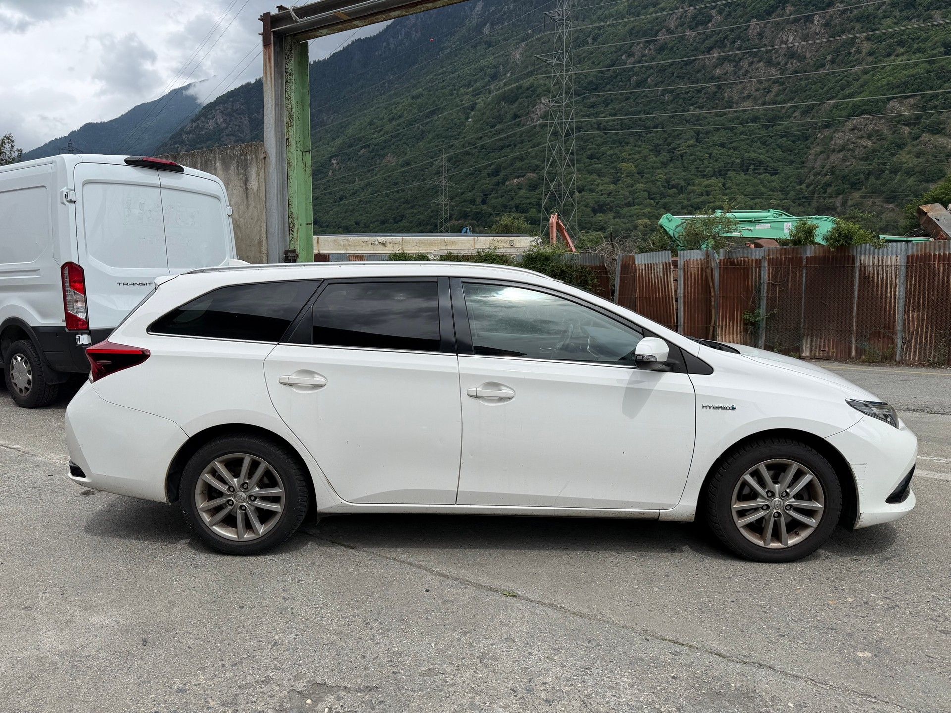 TOYOTA Auris Touring Sports 1.8 HSD Trend e-CVT-image-5