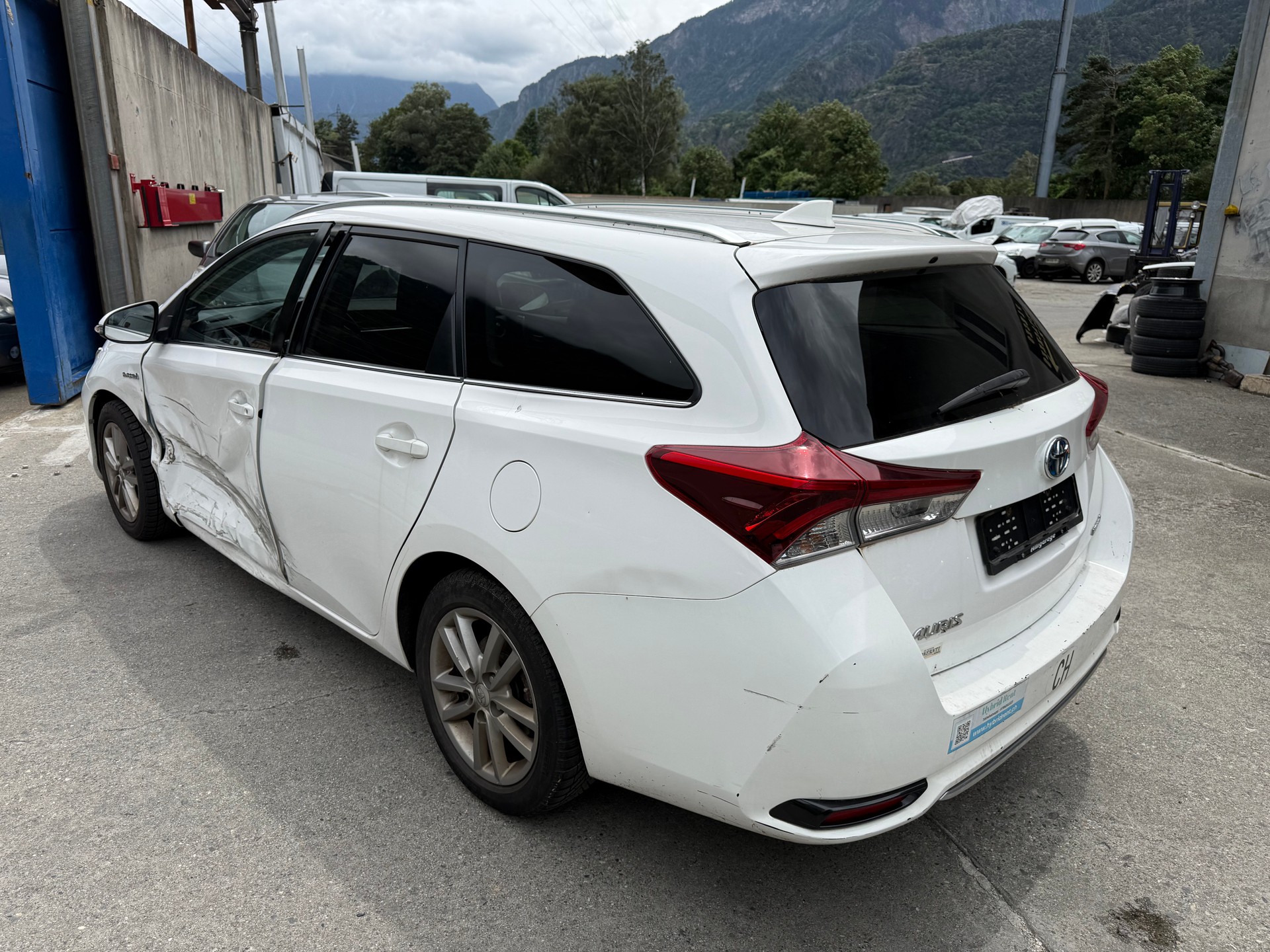 TOYOTA Auris Touring Sports 1.8 HSD Trend e-CVT-image-8