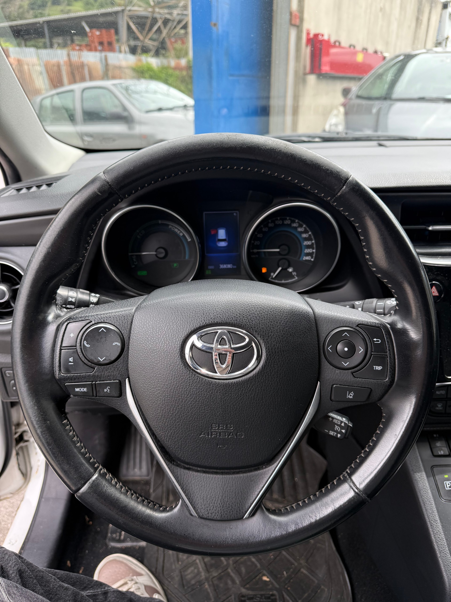 TOYOTA Auris Touring Sports 1.8 HSD Trend e-CVT-image-11