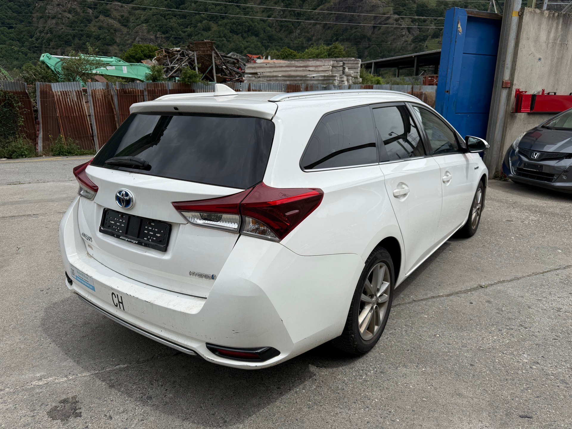 TOYOTA Auris Touring Sports 1.8 HSD Trend e-CVT-image-6