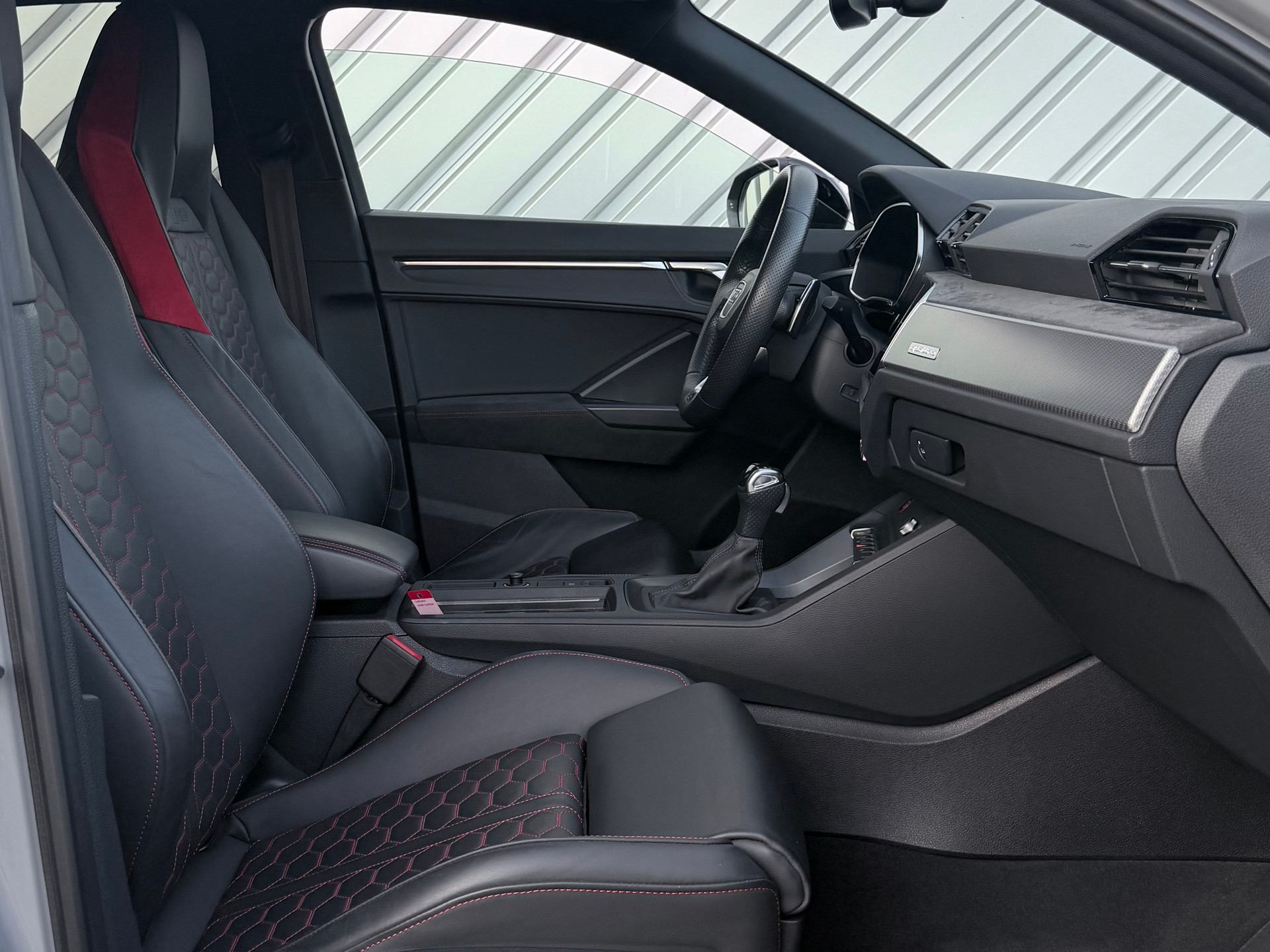 AUDI RS Q3 Sportback quattro S tronic-image-6