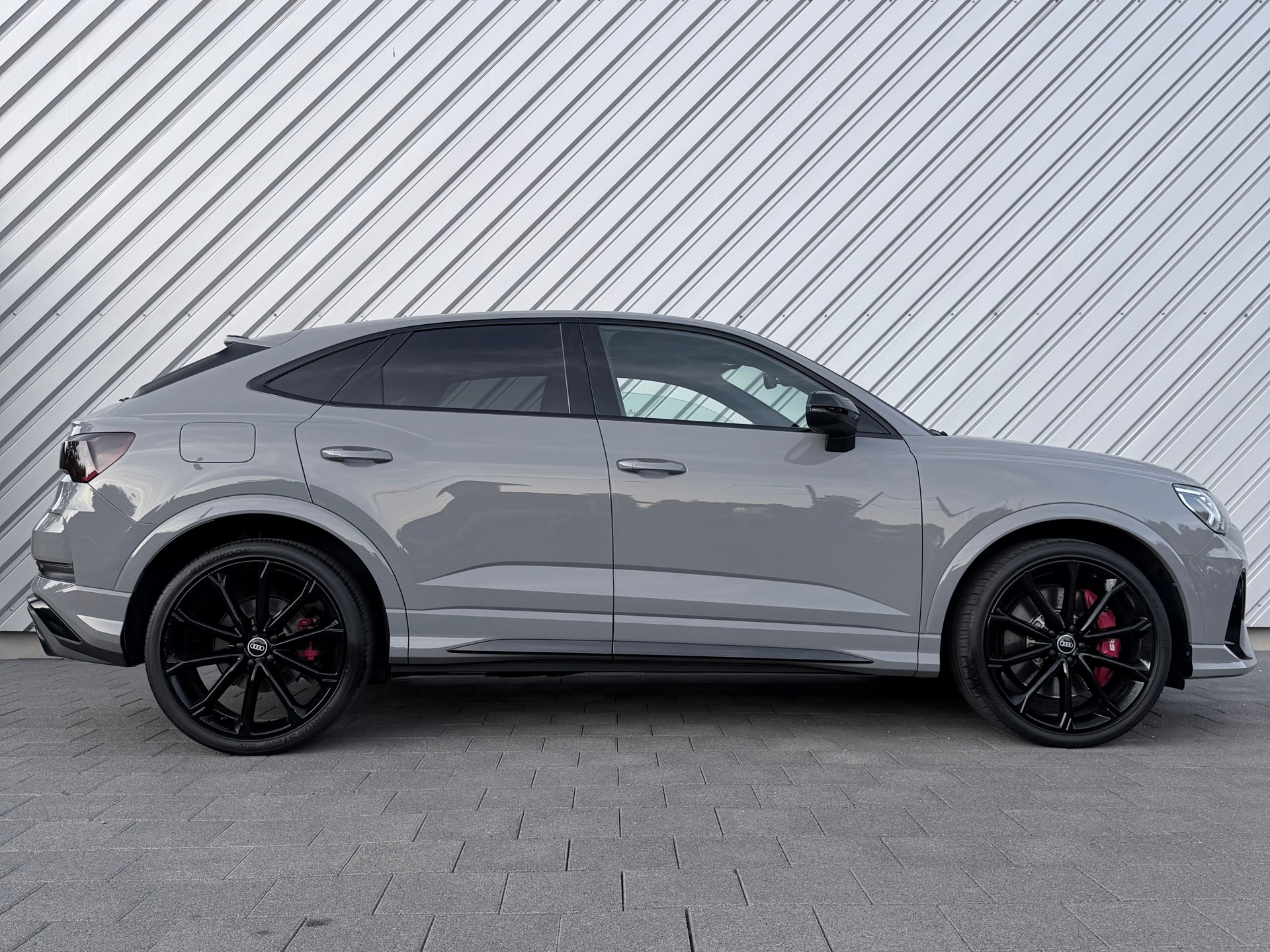 AUDI RS Q3 Sportback quattro S tronic-showroom-element-1