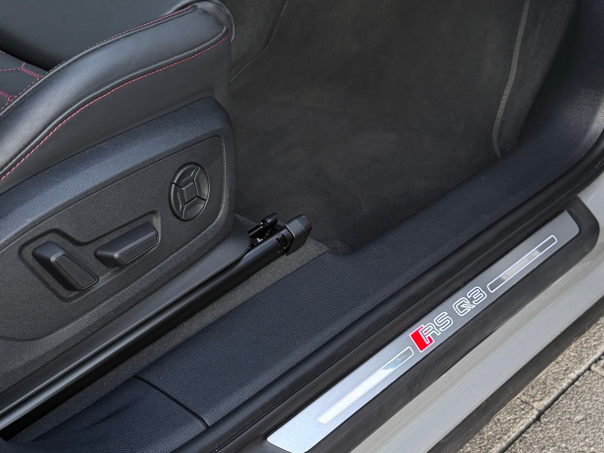AUDI RS Q3 Sportback quattro S tronic-image-7