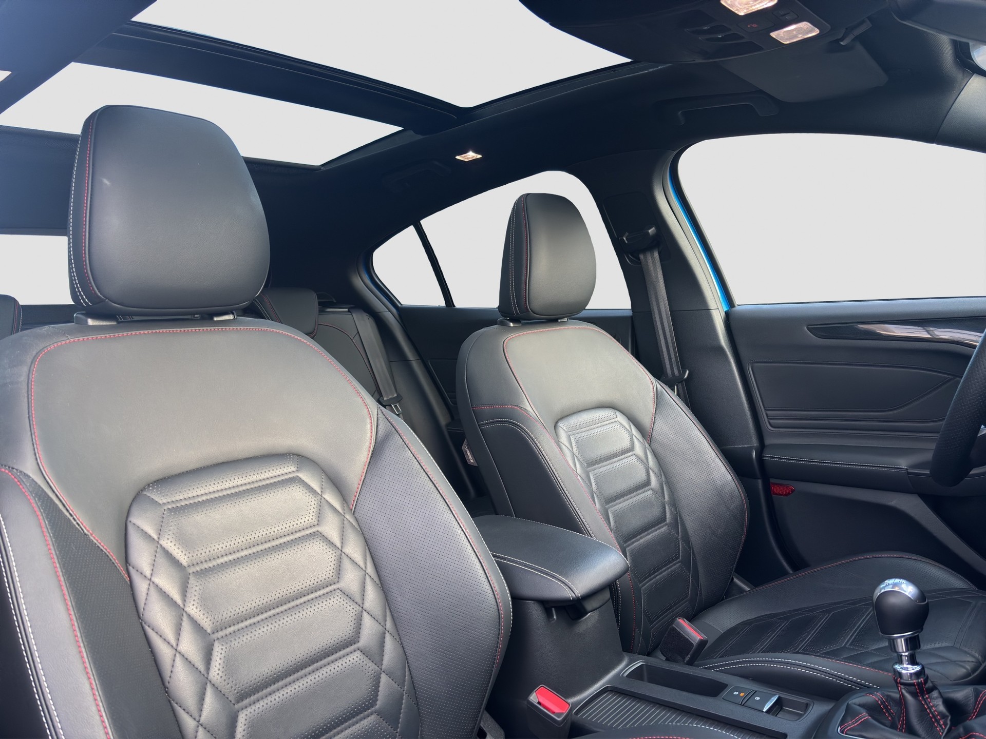 FORD Focus 1.0 MHEV ST-Line Vignale-image-10