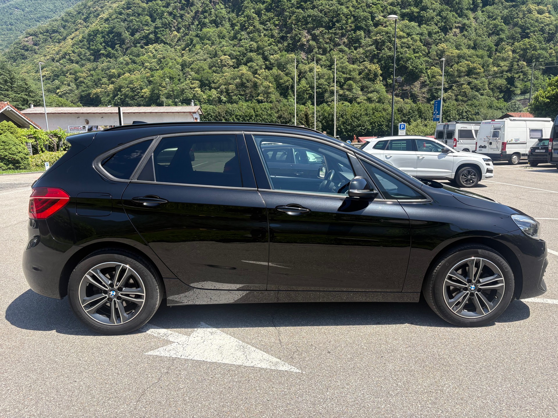 BMW 216d Active Tourer DKG Sport Line-image-4