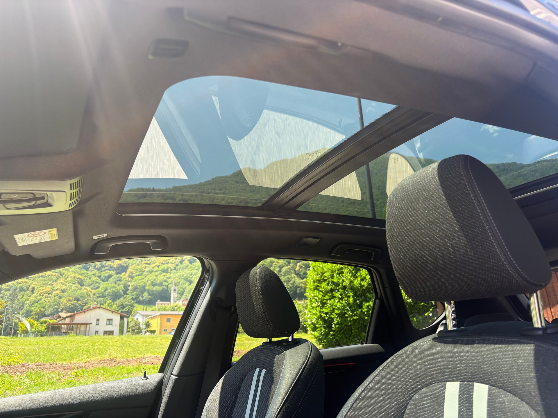 BMW 216d Active Tourer DKG Sport Line-image-12