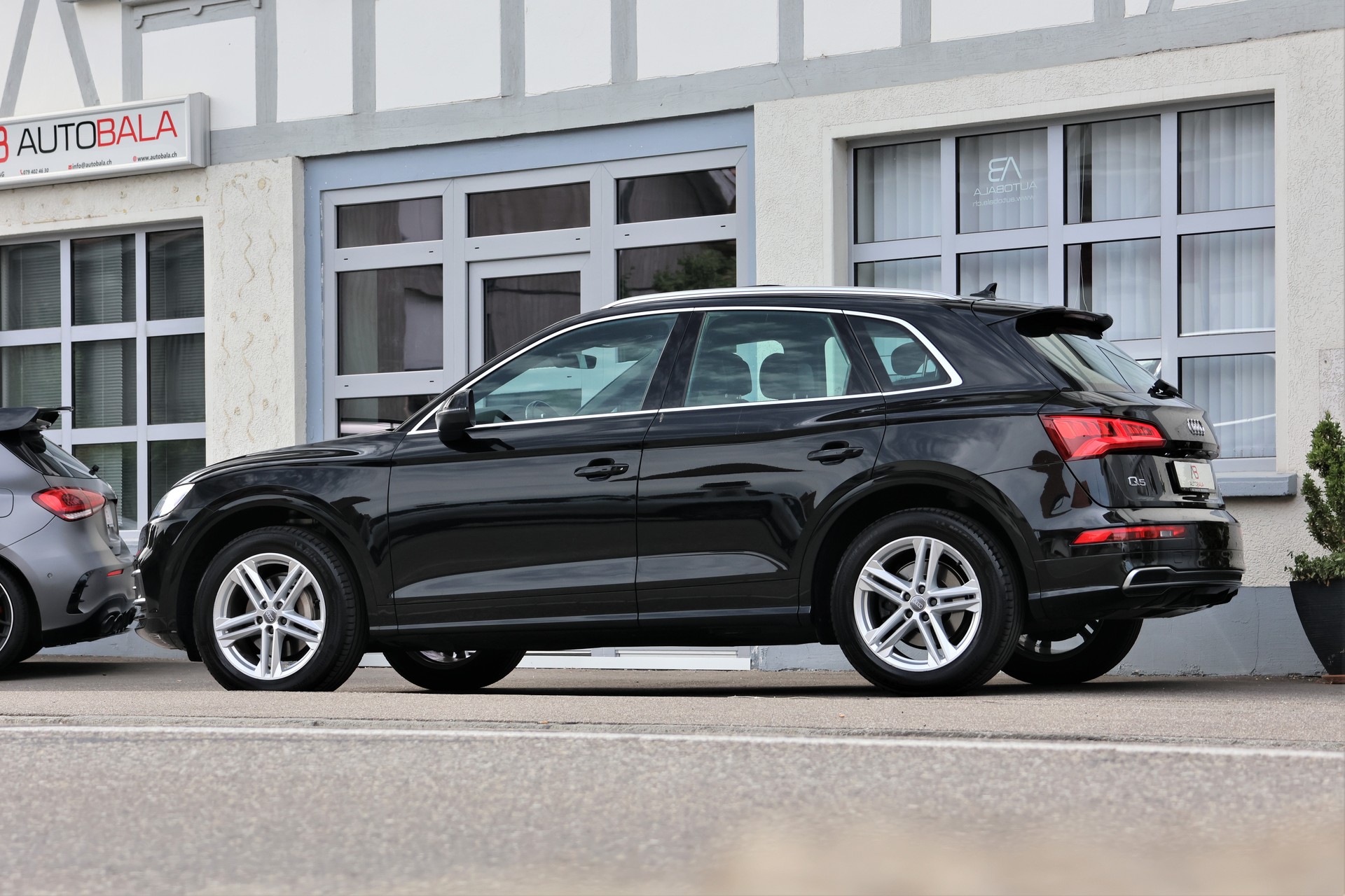 AUDI Q5 2.0 TDI sport quattro S-tronic (CH)-showroom-element-3