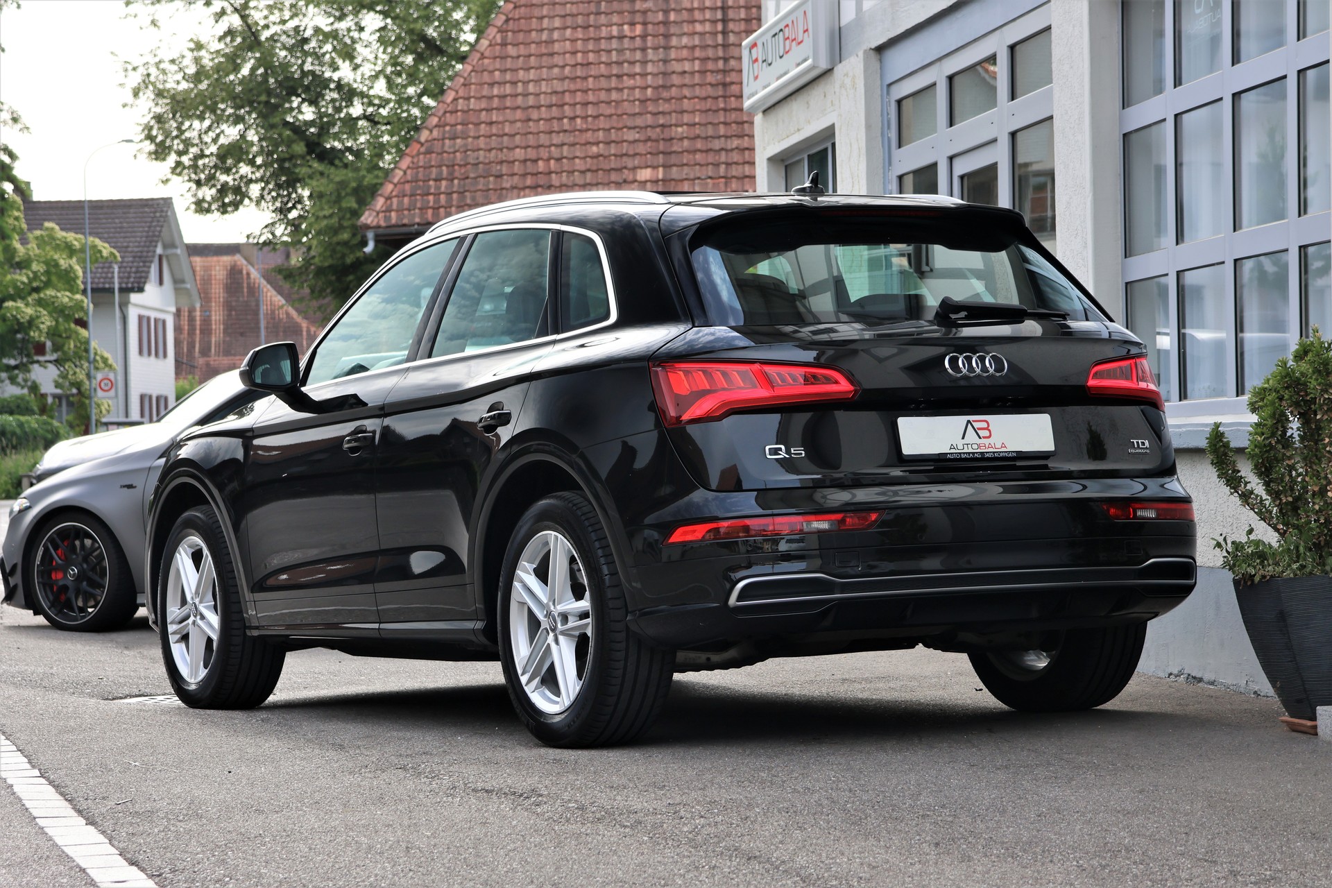 AUDI Q5 2.0 TDI sport quattro S-tronic (CH)-showroom-element-2