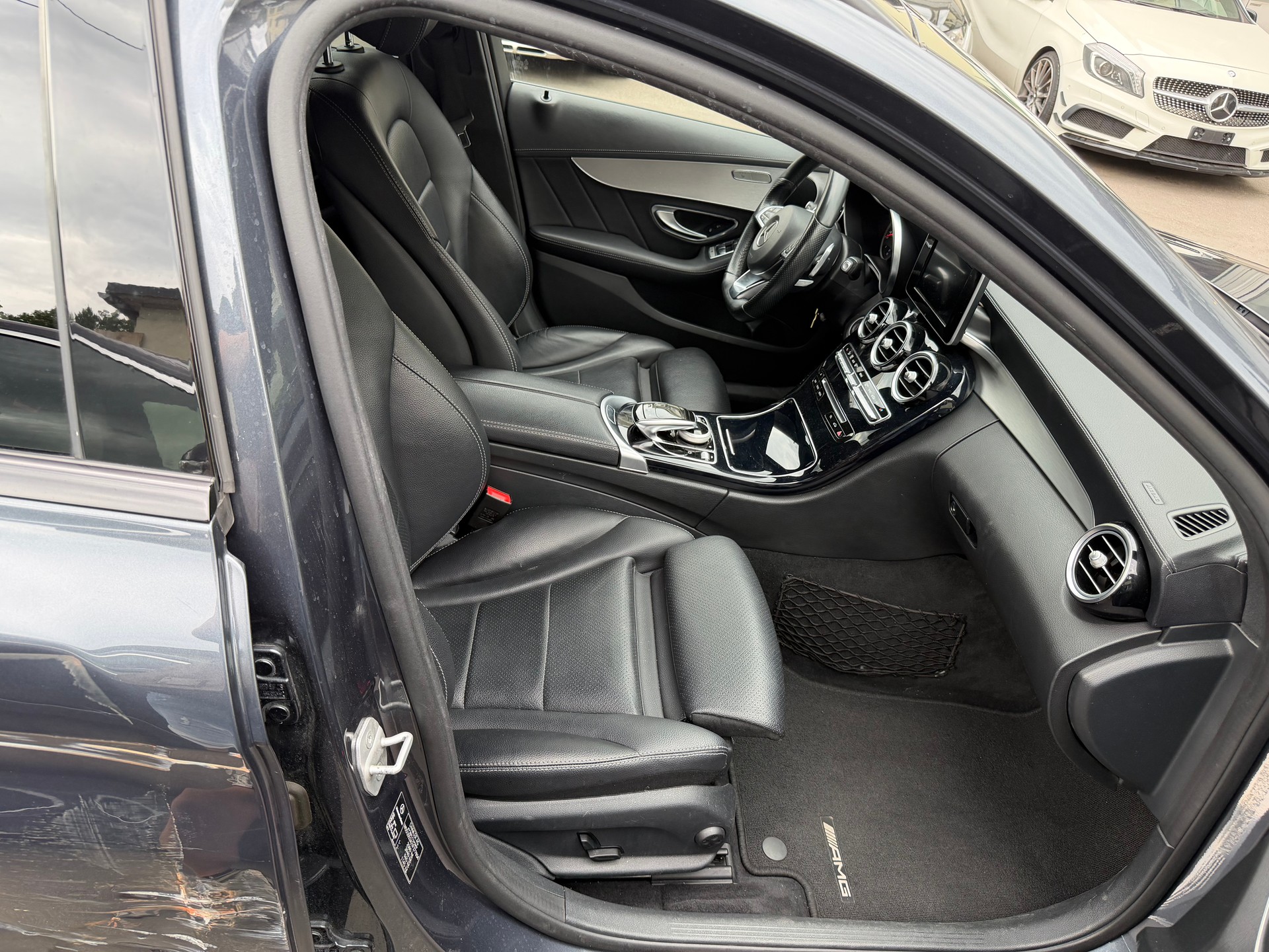 MERCEDES-BENZ C 200 AMG Line 7G-Tronic-image-13