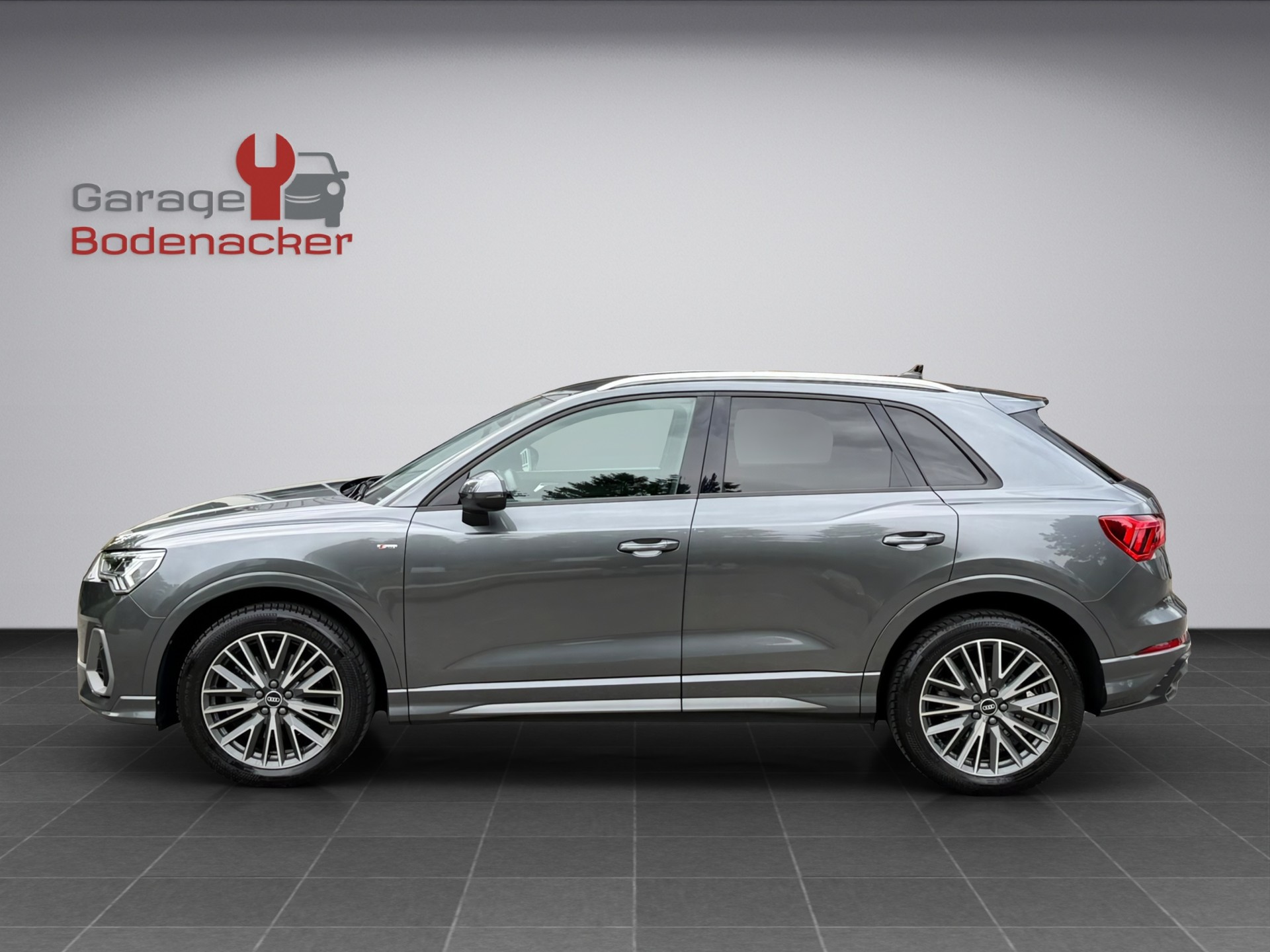 AUDI Q3 40 TDI S line quattro S-tronic-image-2