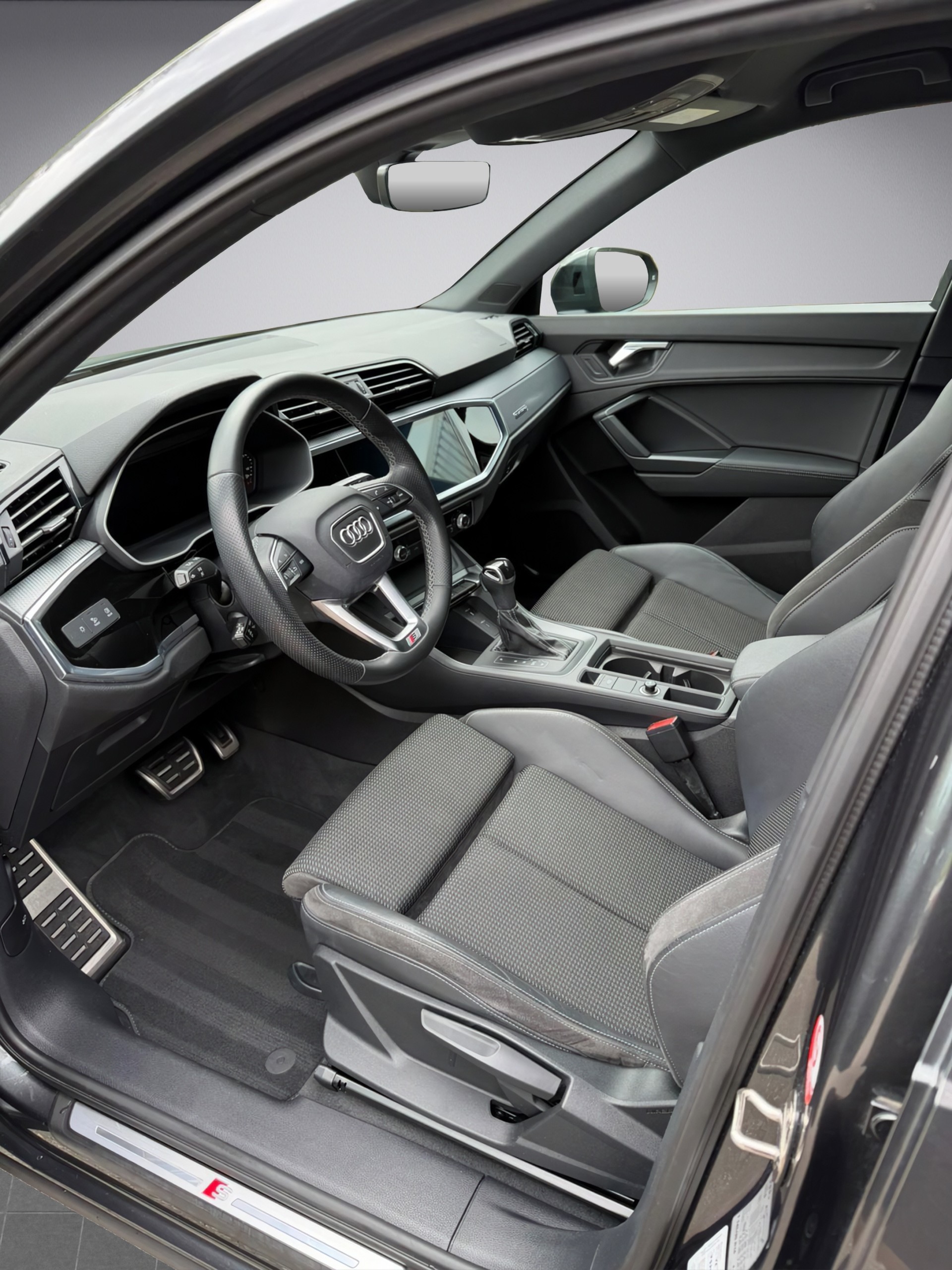 AUDI Q3 40 TDI S line quattro S-tronic-image-9