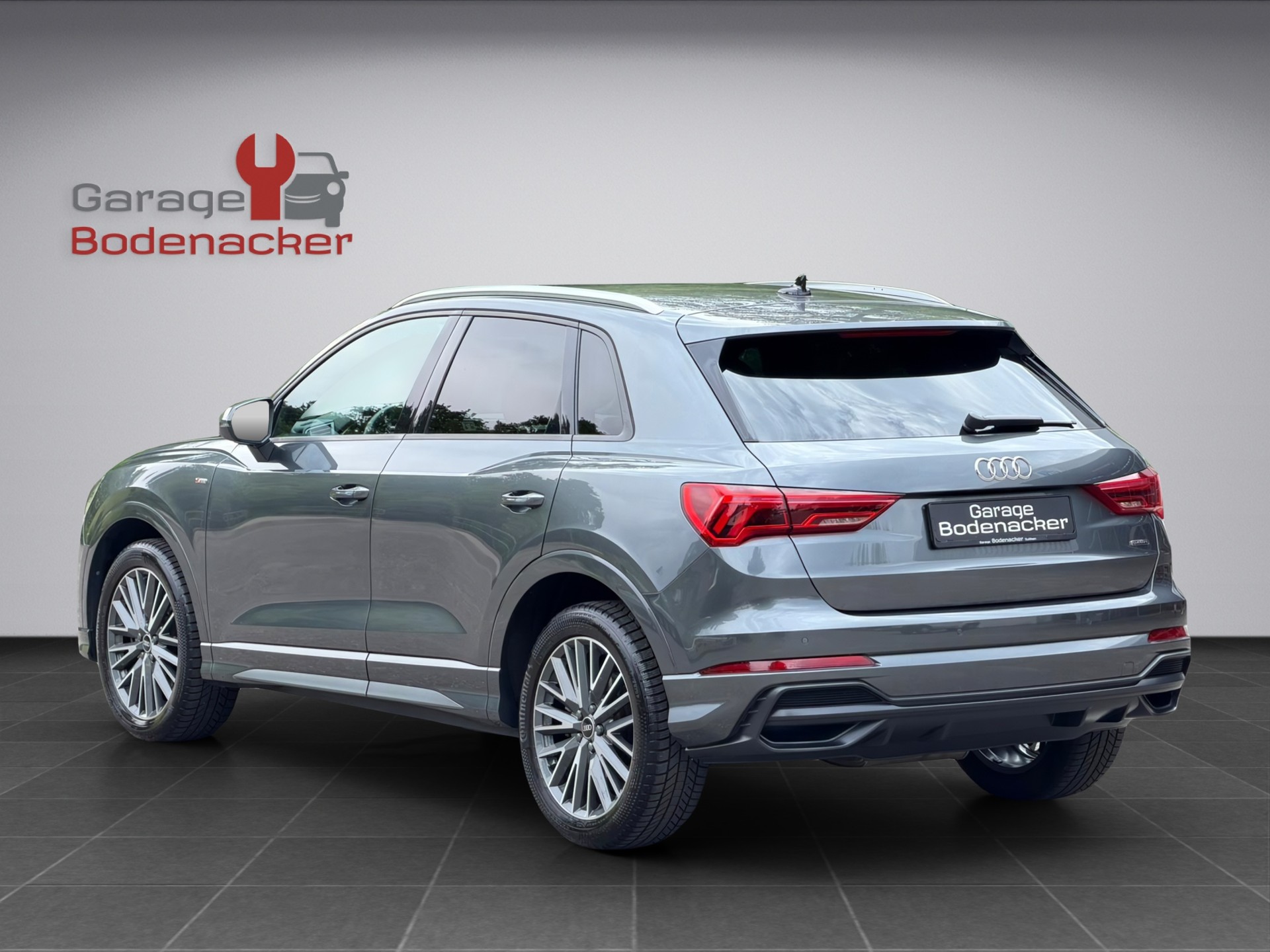 AUDI Q3 40 TDI S line quattro S-tronic-image-3
