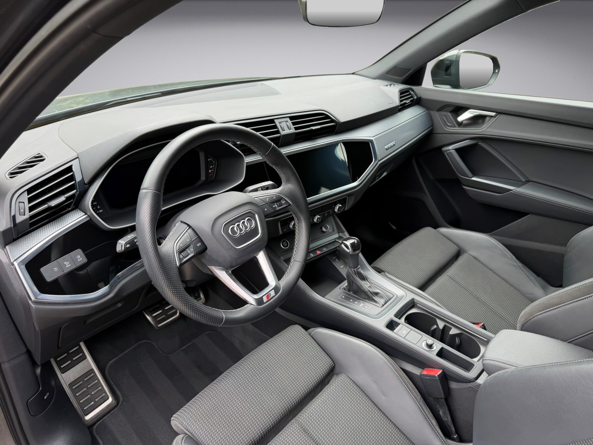 AUDI Q3 40 TDI S line quattro S-tronic-image-8