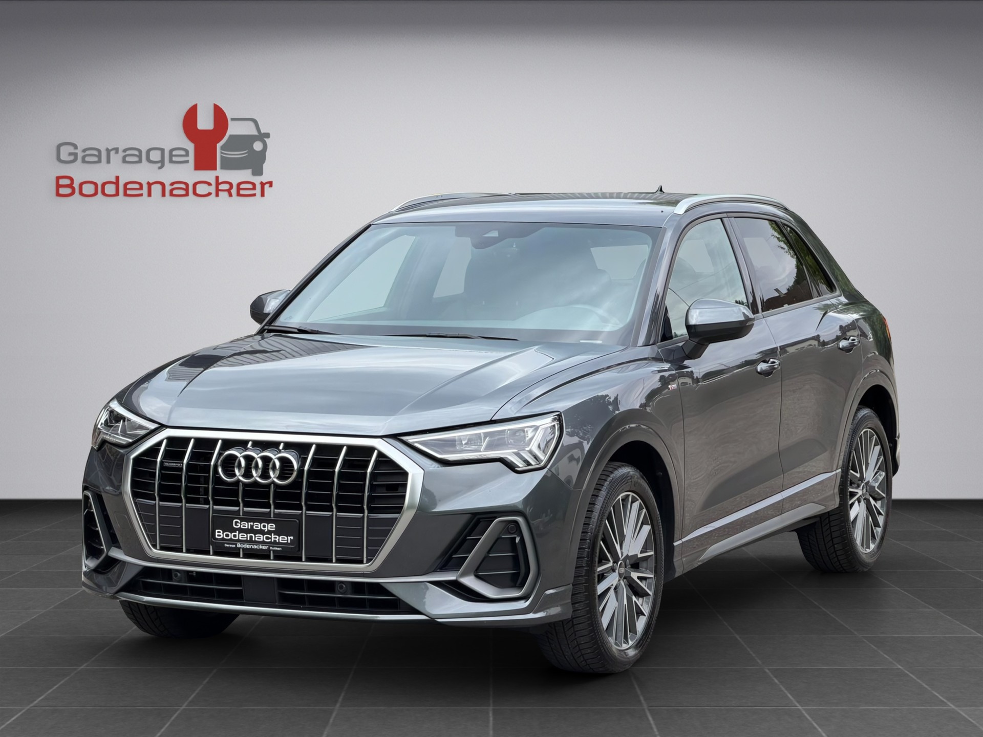 AUDI Q3 40 TDI S line quattro S-tronic-image-1