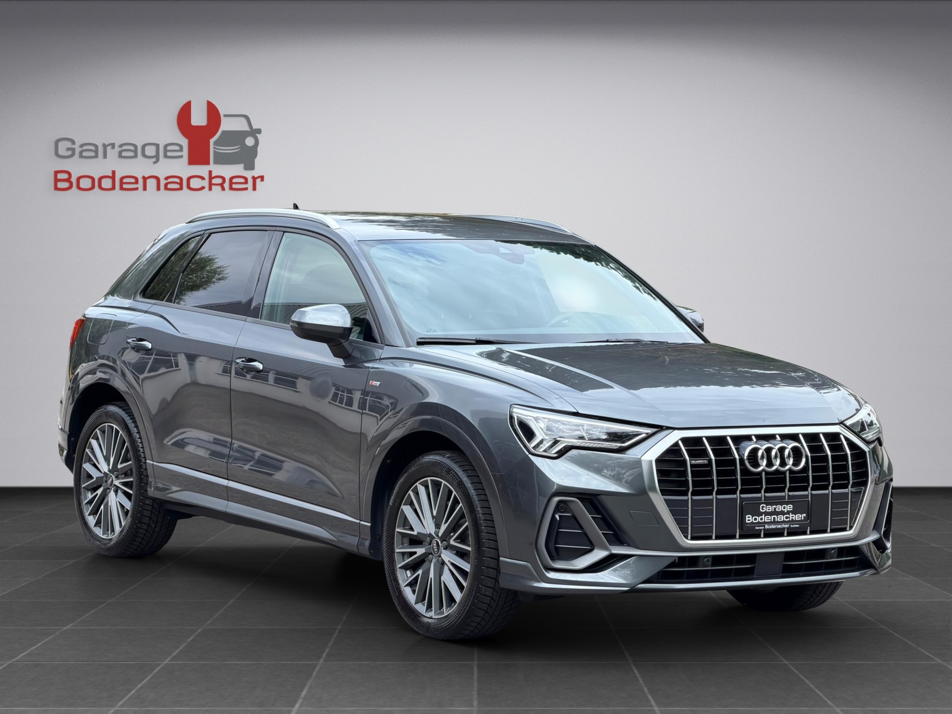 AUDI Q3 40 TDI S line quattro S-tronic-image-6