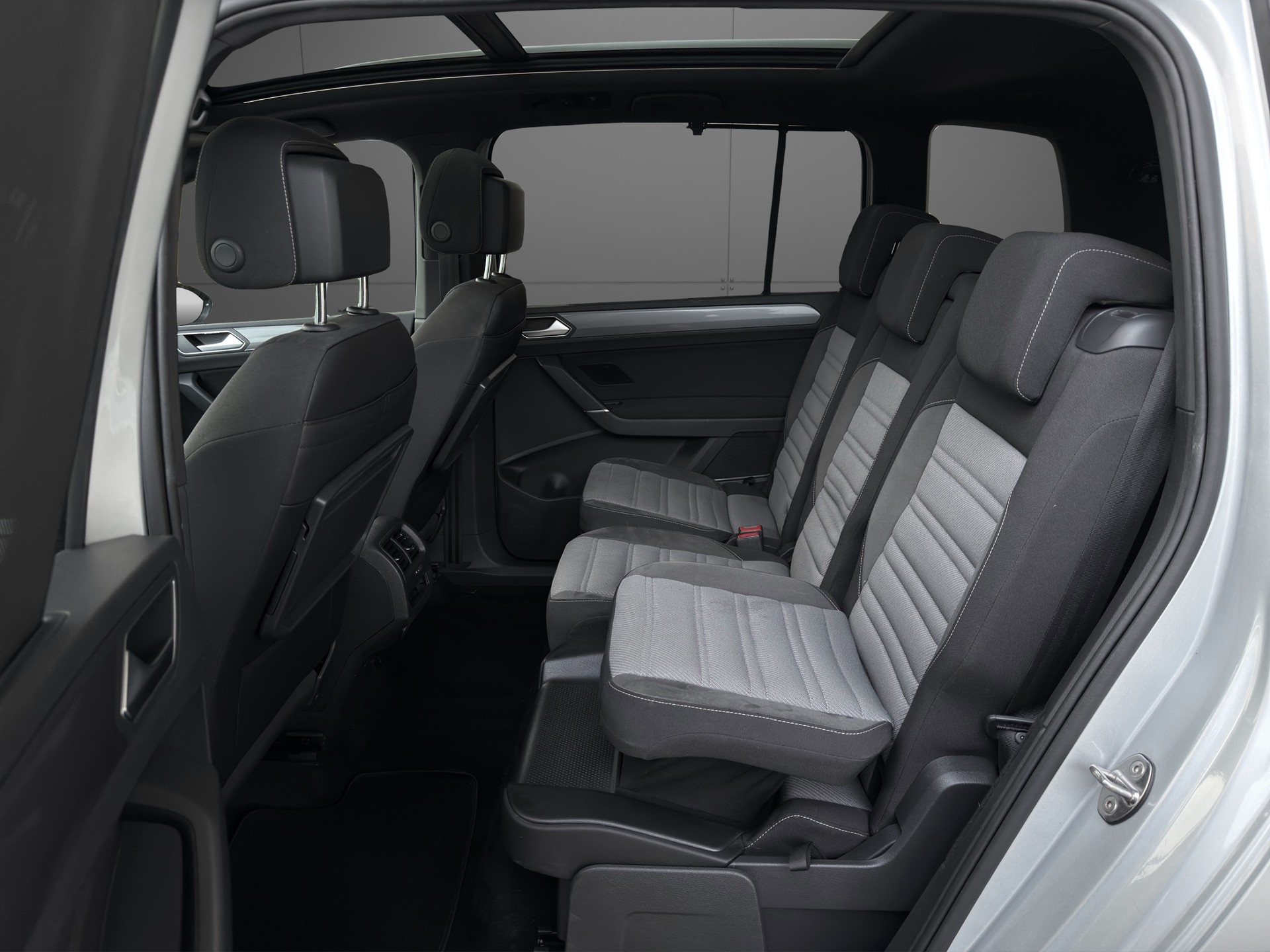 VW Touran 1.4 TSI BlueMotion Technology Highline DSG R Line-image-7