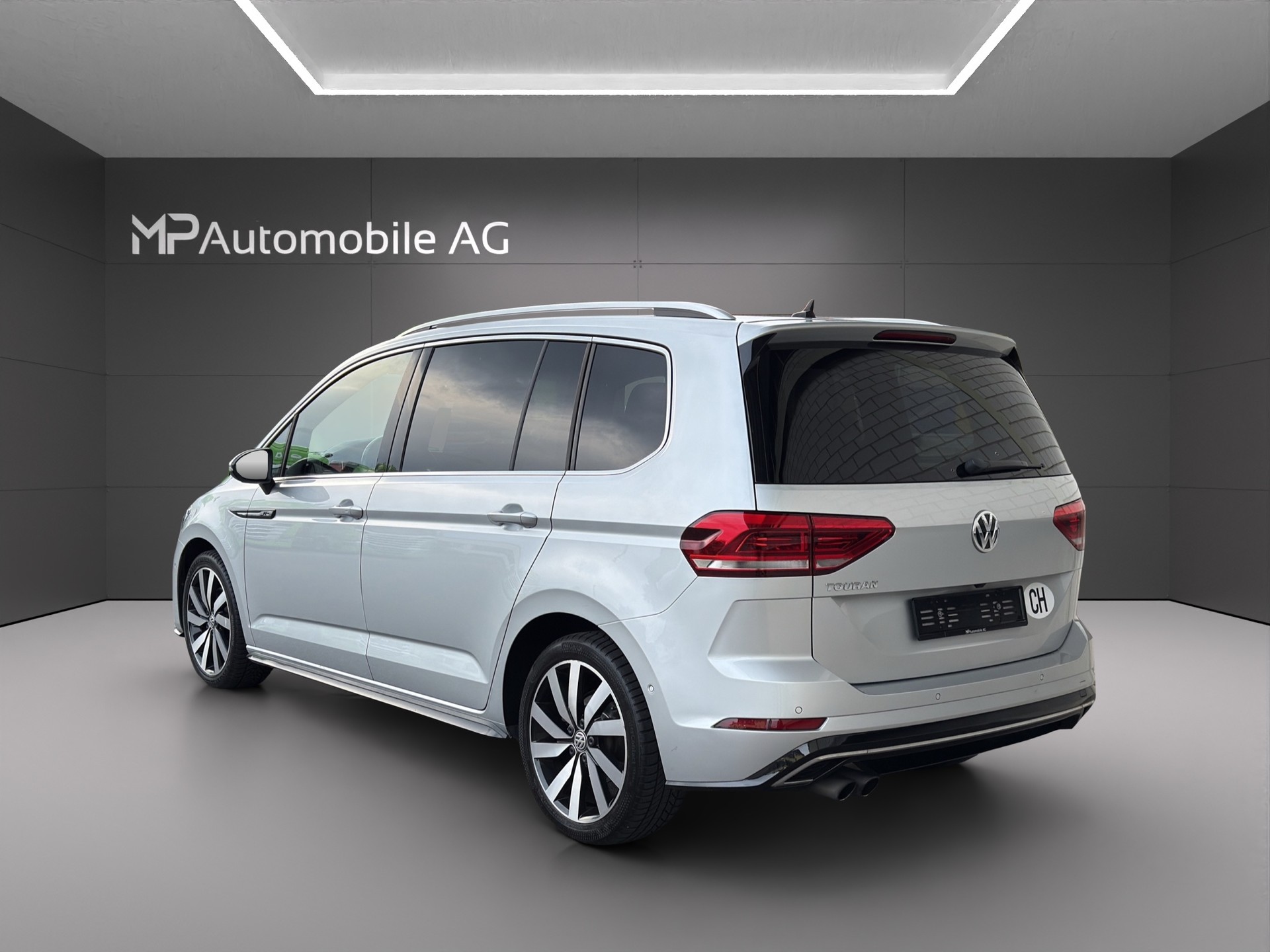VW Touran 1.4 TSI BlueMotion Technology Highline DSG R Line-image-4