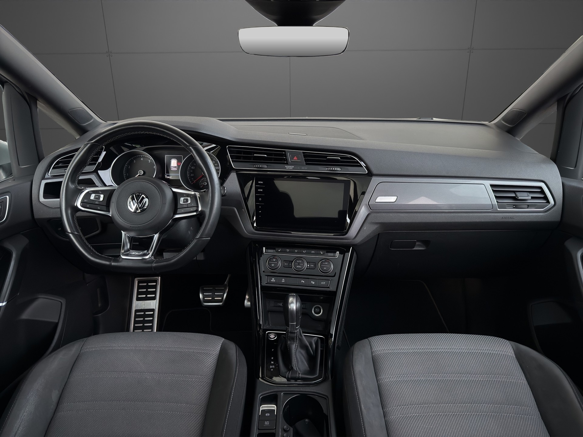 VW Touran 1.4 TSI BlueMotion Technology Highline DSG R Line-image-13