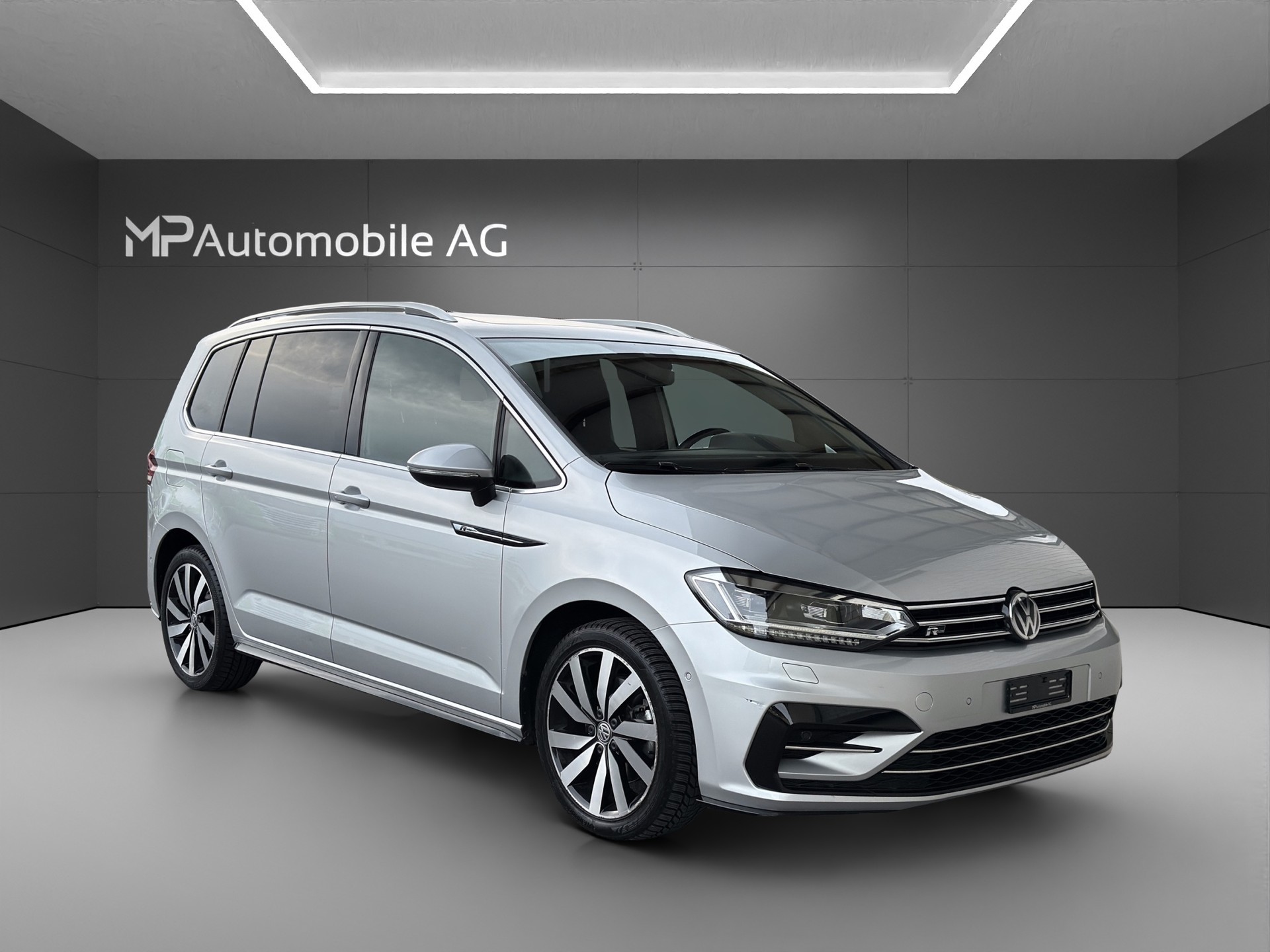 VW Touran 1.4 TSI BlueMotion Technology Highline DSG R Line-image-1