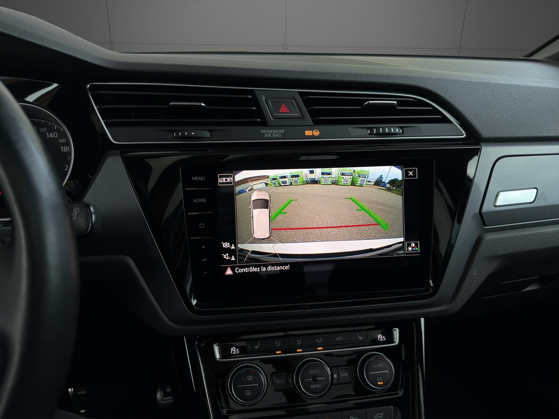 VW Touran 1.4 TSI BlueMotion Technology Highline DSG R Line-image-16