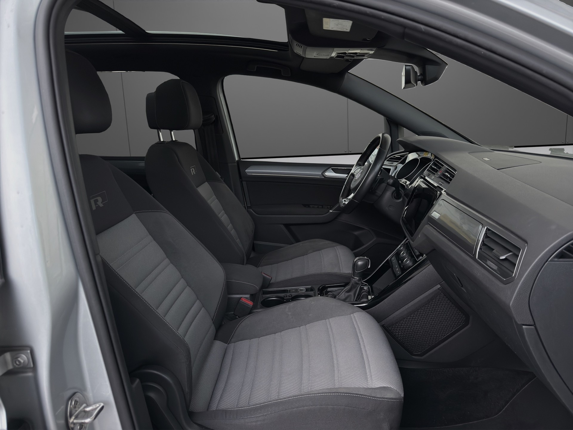 VW Touran 1.4 TSI BlueMotion Technology Highline DSG R Line-image-11