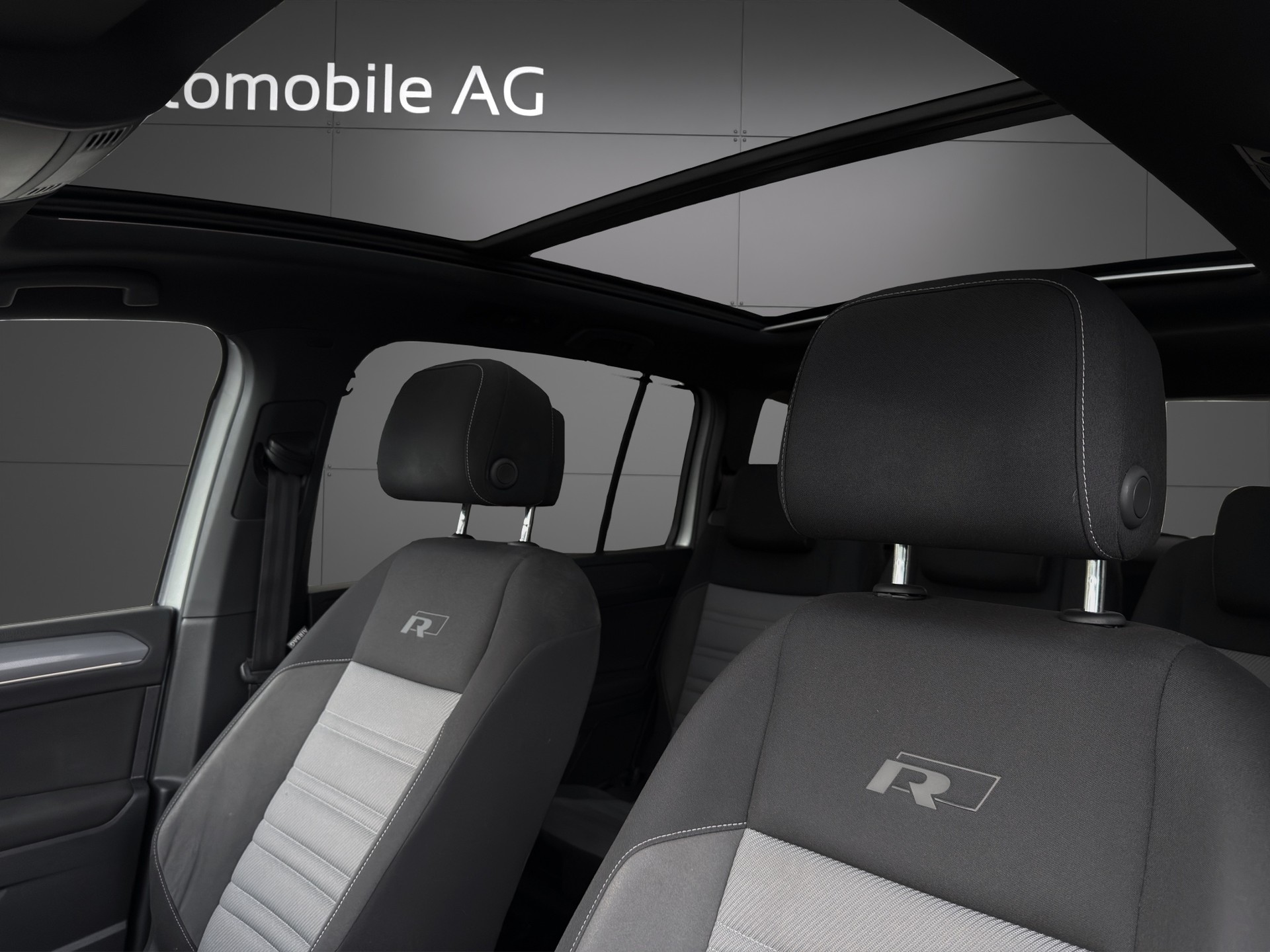 VW Touran 1.4 TSI BlueMotion Technology Highline DSG R Line-image-8