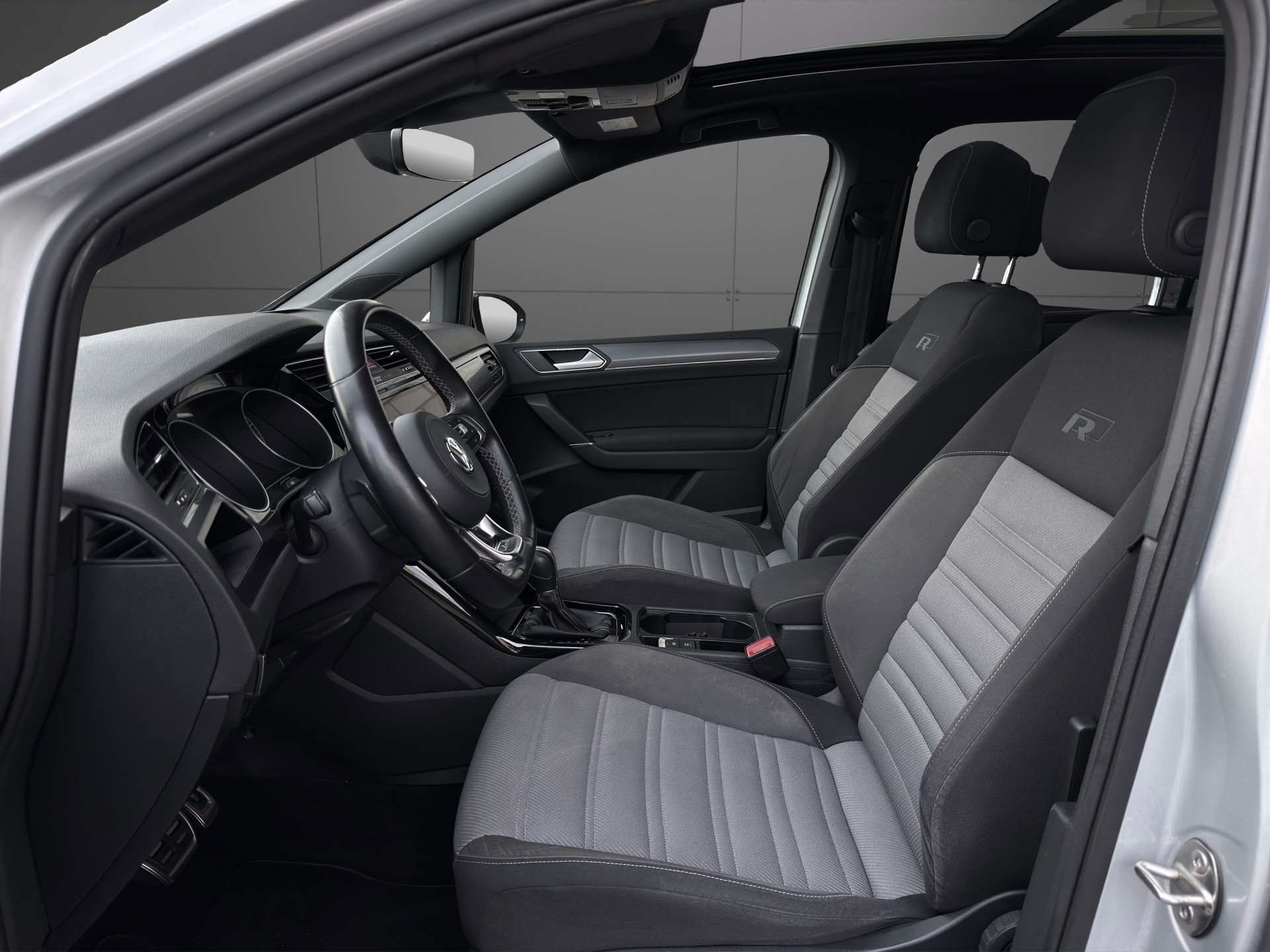 VW Touran 1.4 TSI BlueMotion Technology Highline DSG R Line-image-5