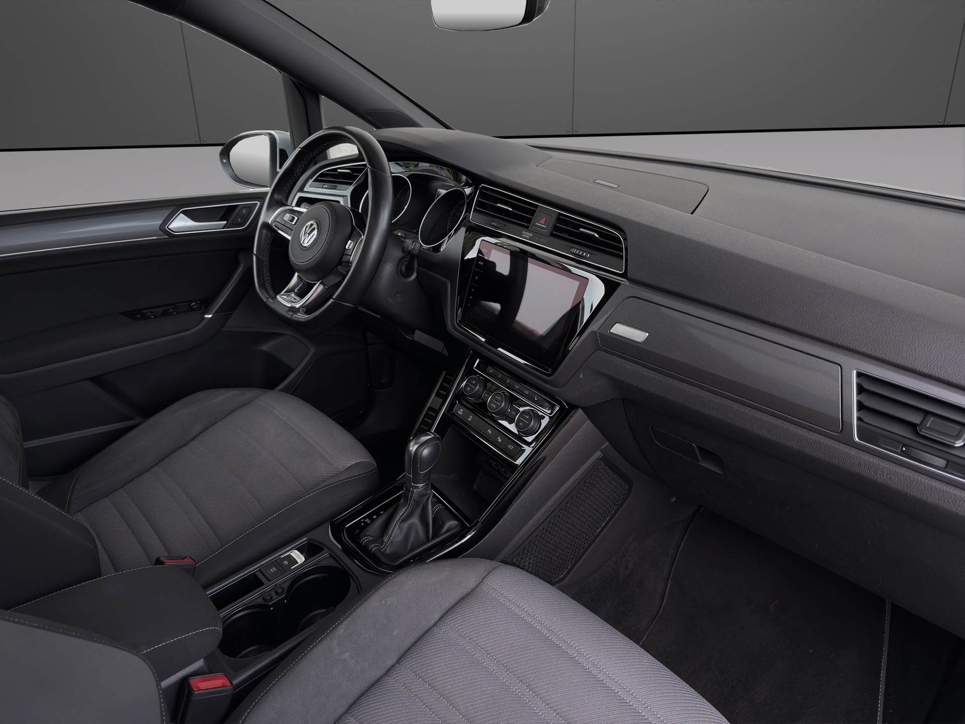 VW Touran 1.4 TSI BlueMotion Technology Highline DSG R Line-image-12