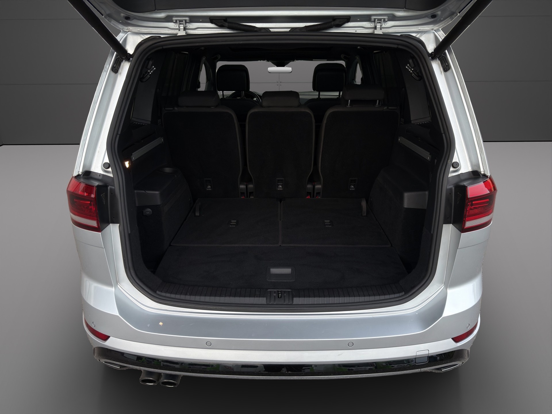 VW Touran 1.4 TSI BlueMotion Technology Highline DSG R Line-image-3