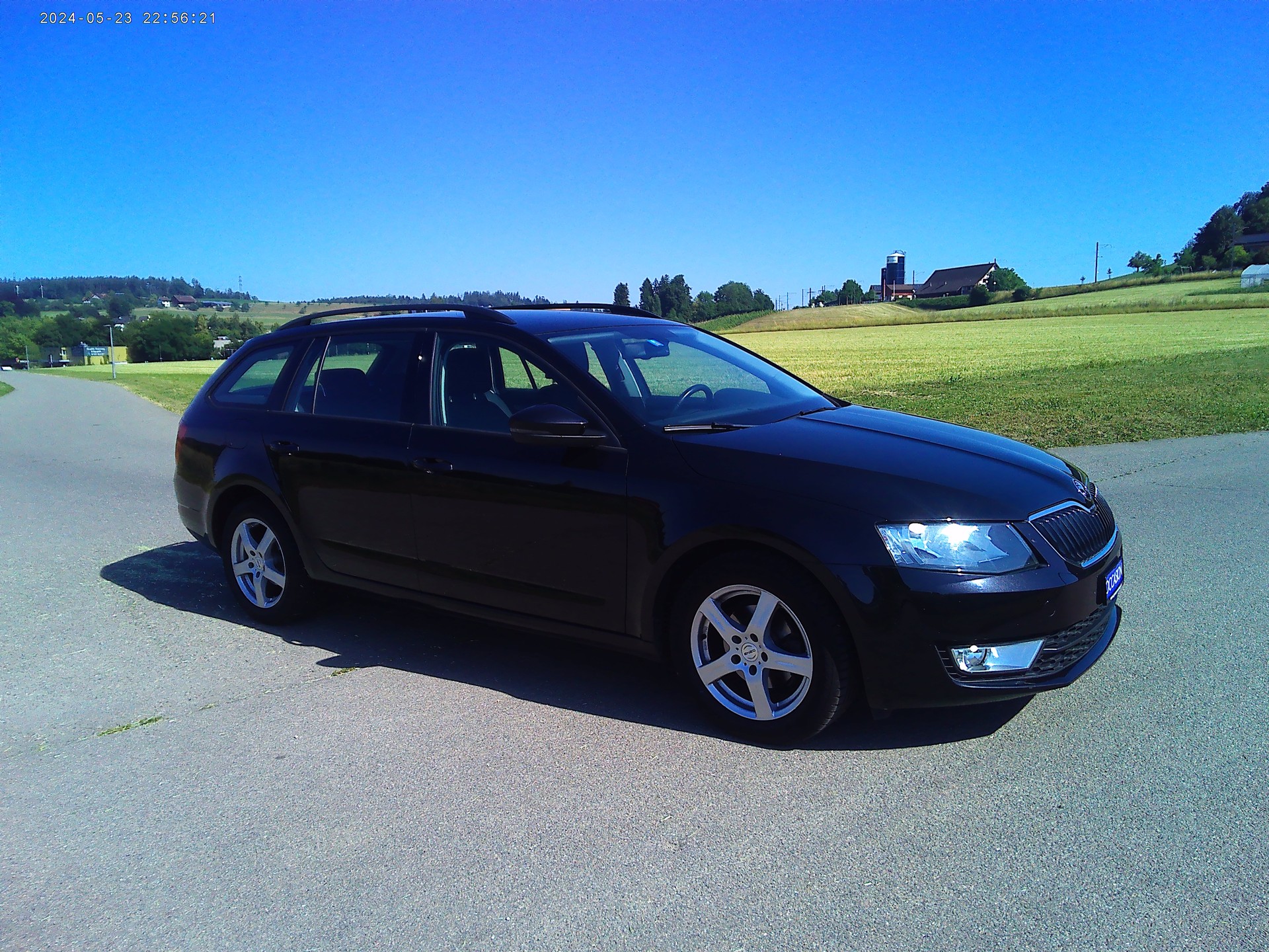 SKODA Octavia Combi 1.6 TDI Active DSG-image-9