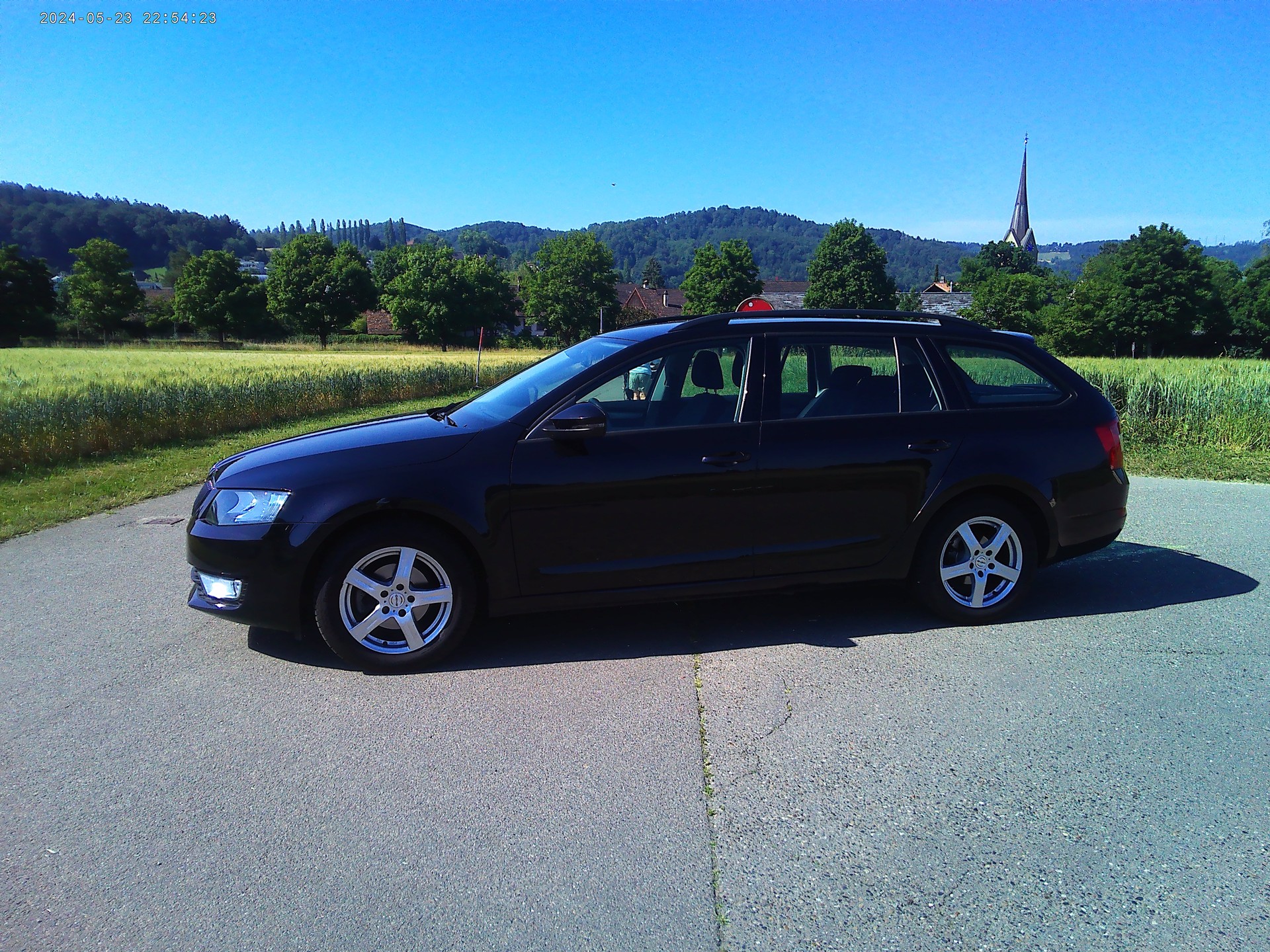 SKODA Octavia Combi 1.6 TDI Active DSG-image-1