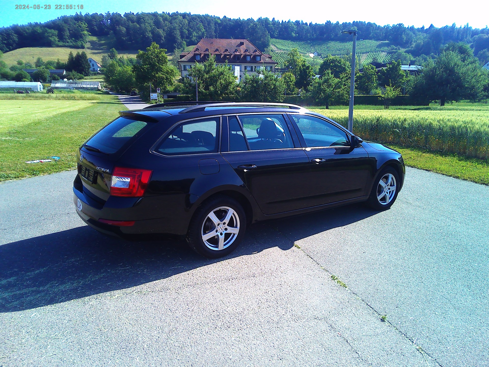 SKODA Octavia Combi 1.6 TDI Active DSG-image-4
