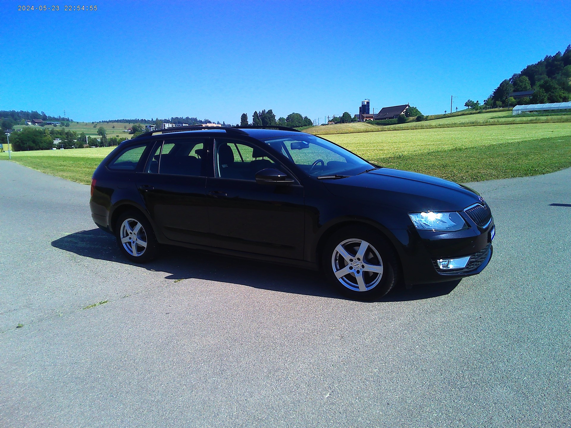 SKODA Octavia Combi 1.6 TDI Active DSG-image-2