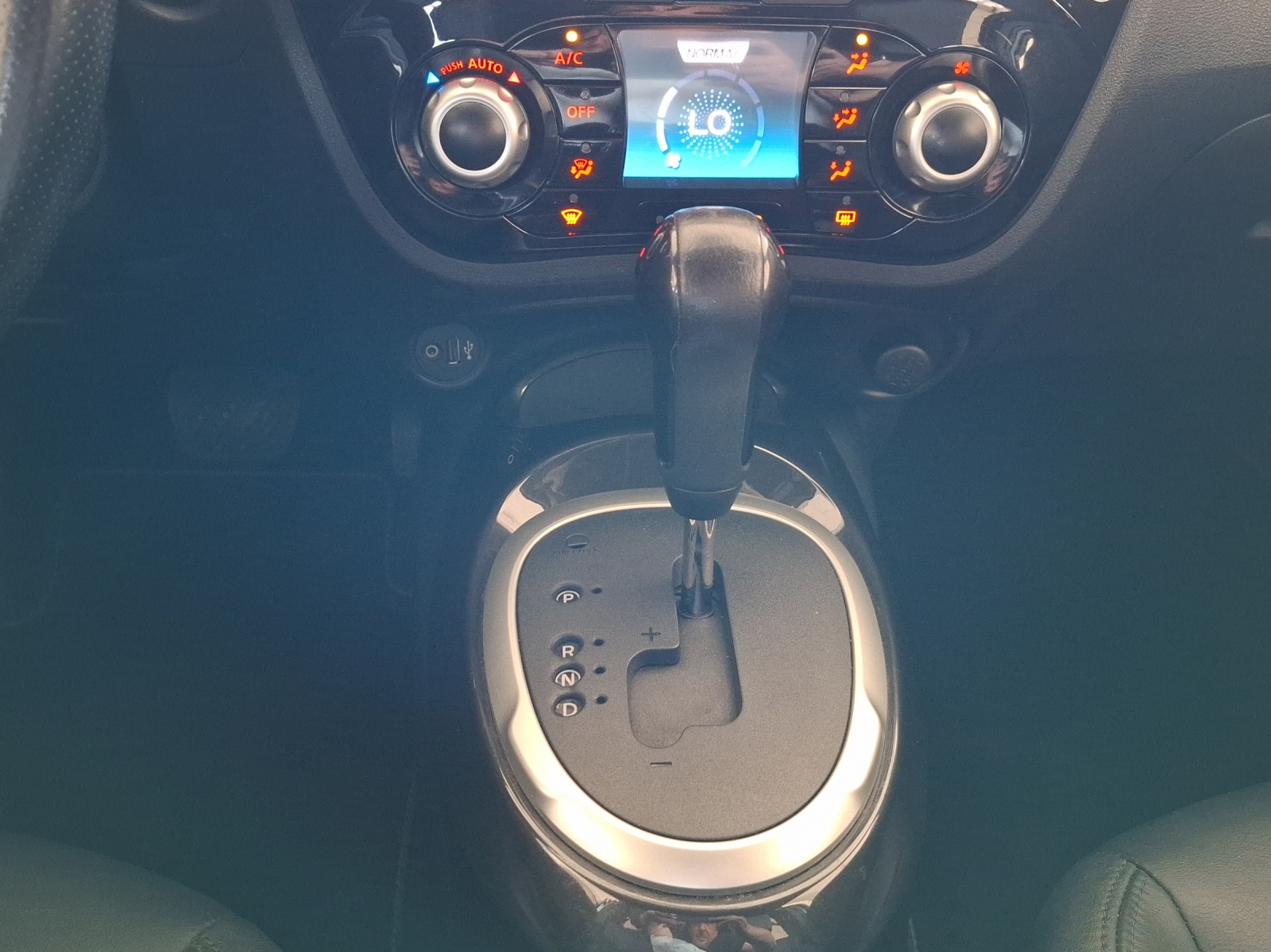 NISSAN Juke 1.6 DIG-T tekna 4x4 Xtronic M-CVT // 8-fach bereift-image-11