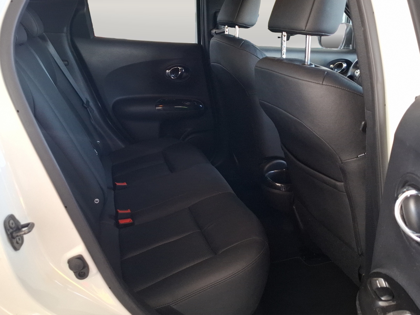 NISSAN Juke 1.6 DIG-T tekna 4x4 Xtronic M-CVT // 8-fach bereift-image-9