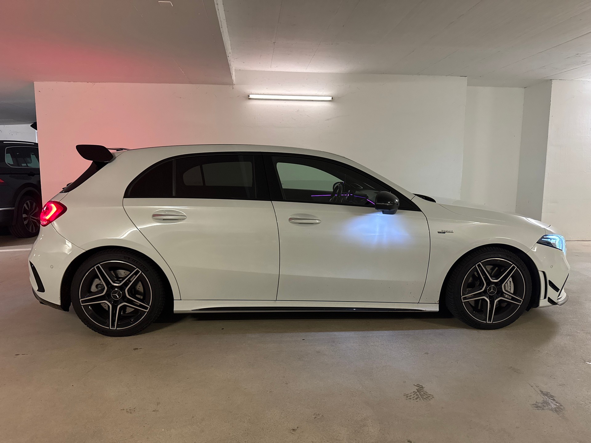 MERCEDES-BENZ A 35 AMG 4matic-image-3
