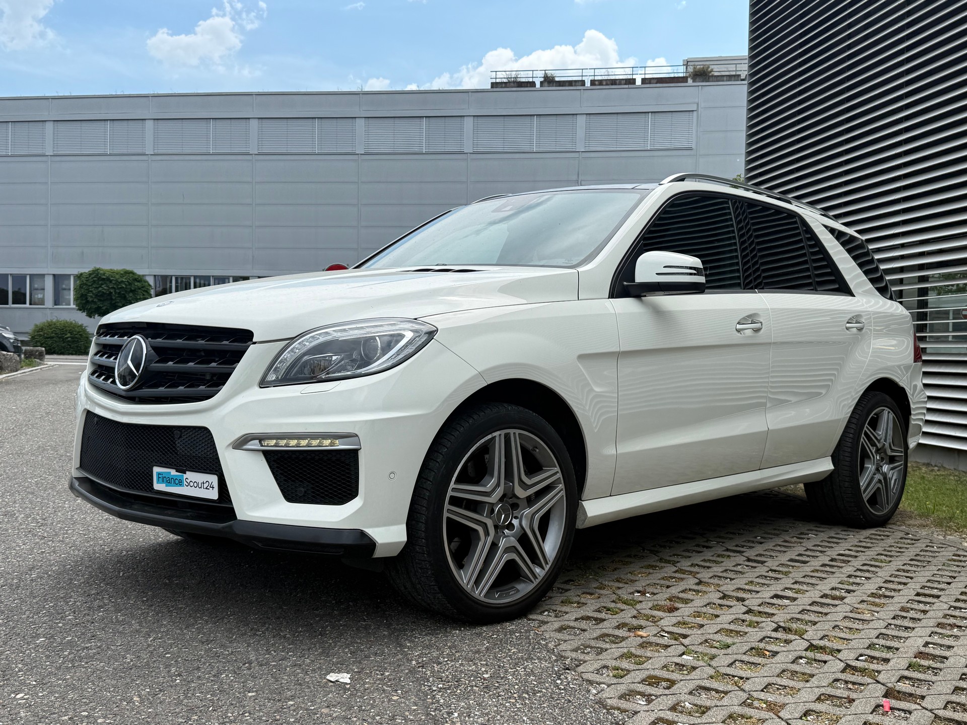 MERCEDES-BENZ ML 63 AMG 4Matic Speedshift-image-2