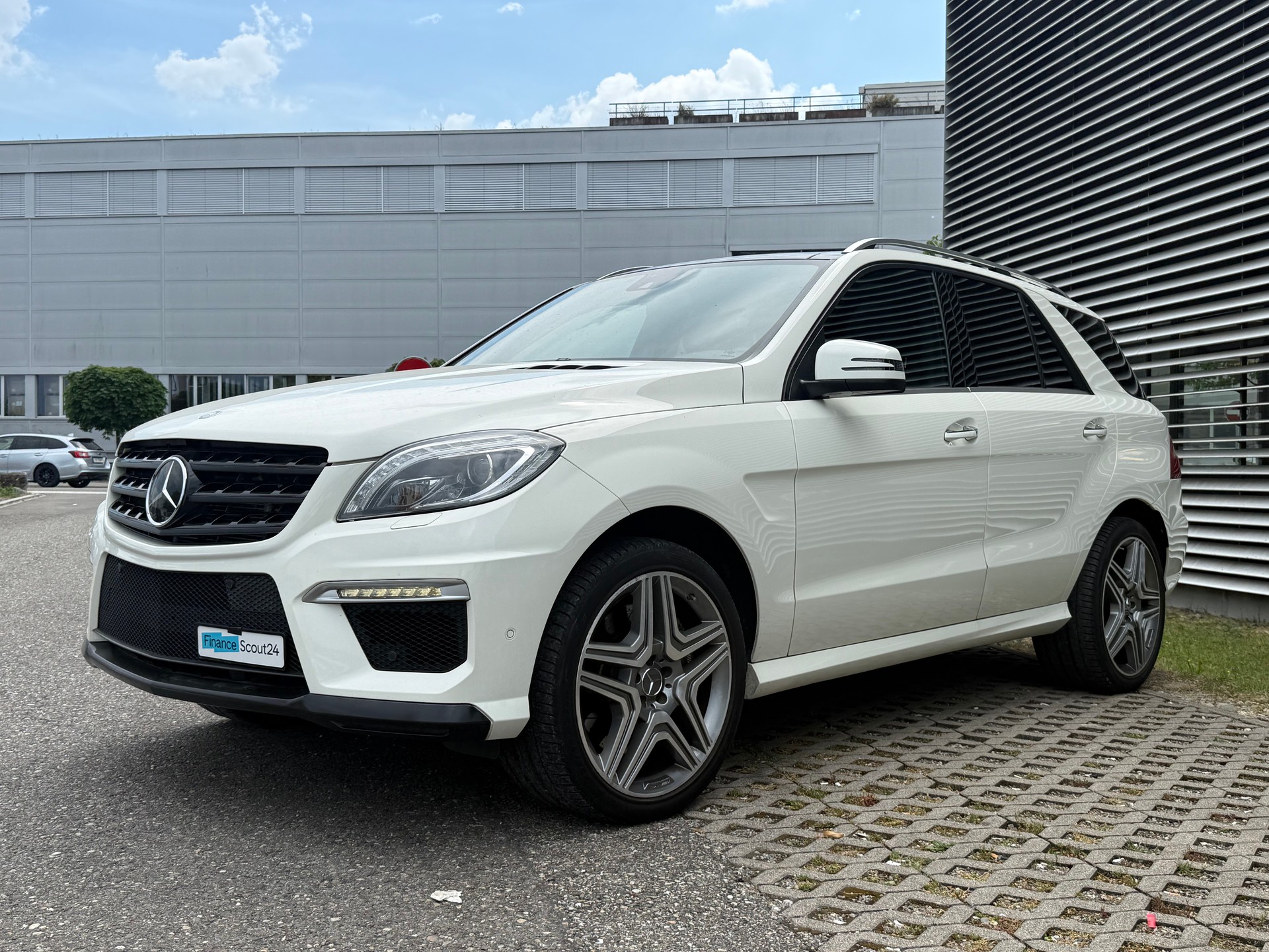 MERCEDES-BENZ ML 63 AMG 4Matic Speedshift-image-3