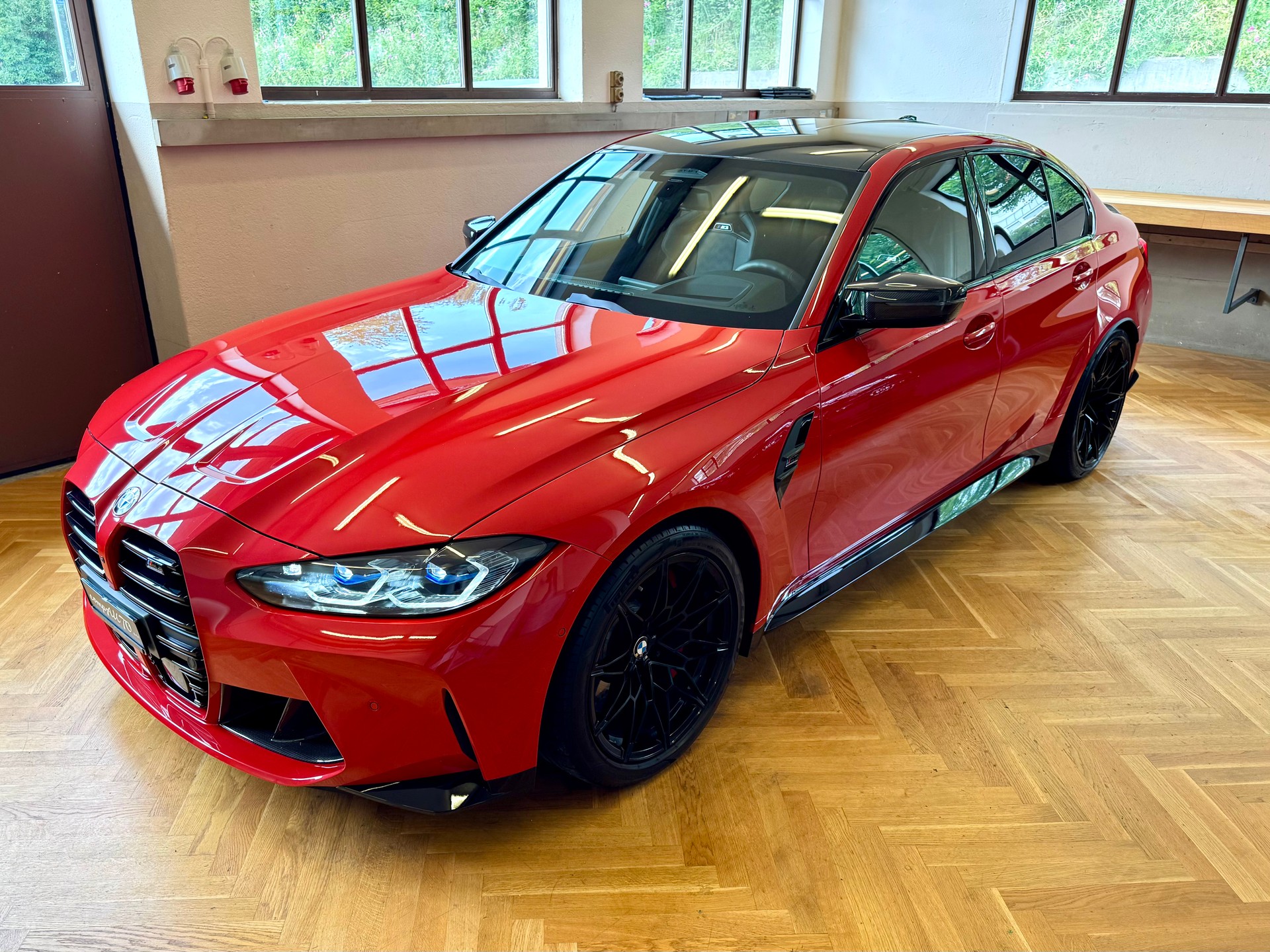 BMW M3 Competition-showroom-element-2