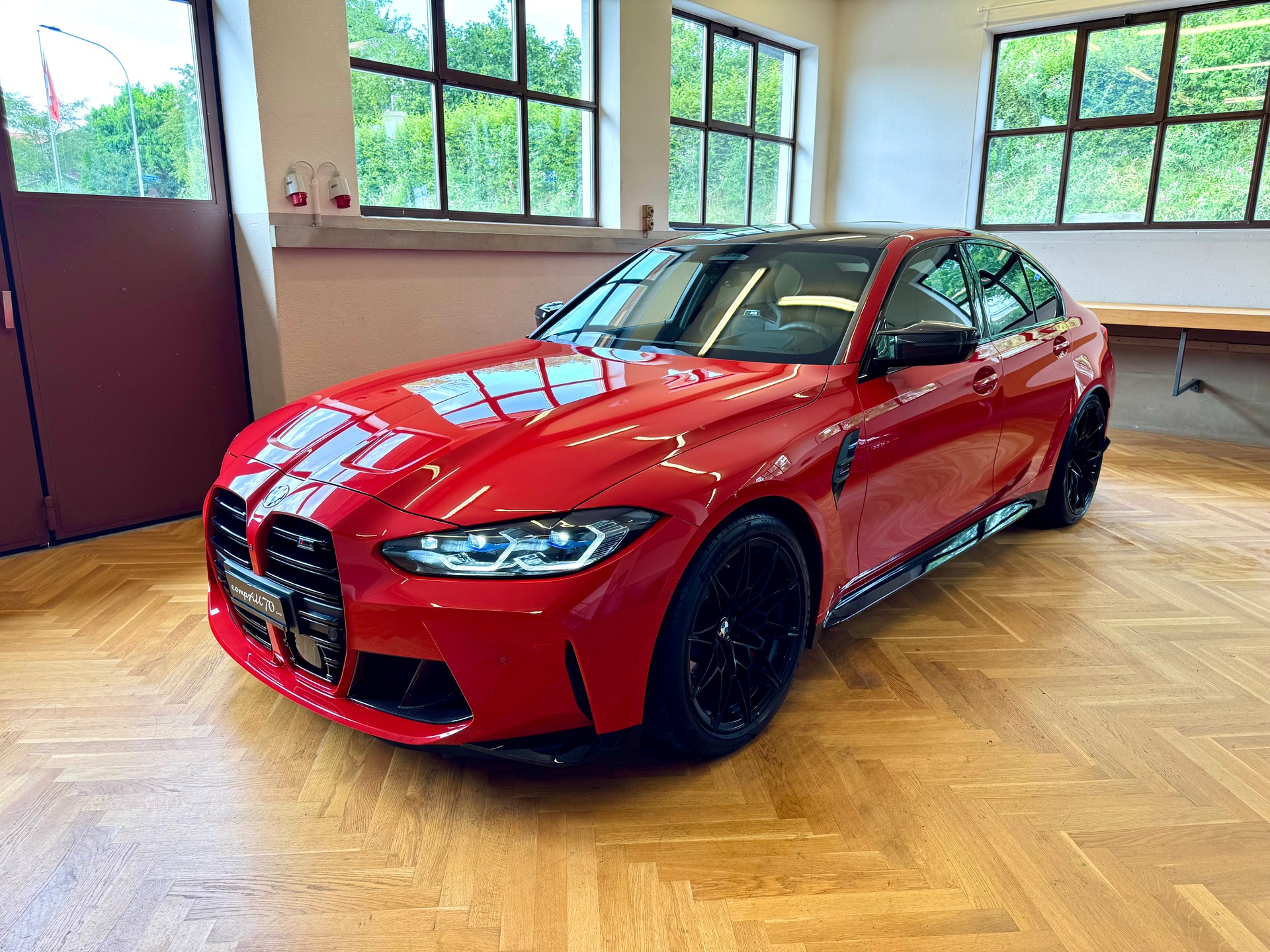 BMW M3 Competition-showroom-element-1