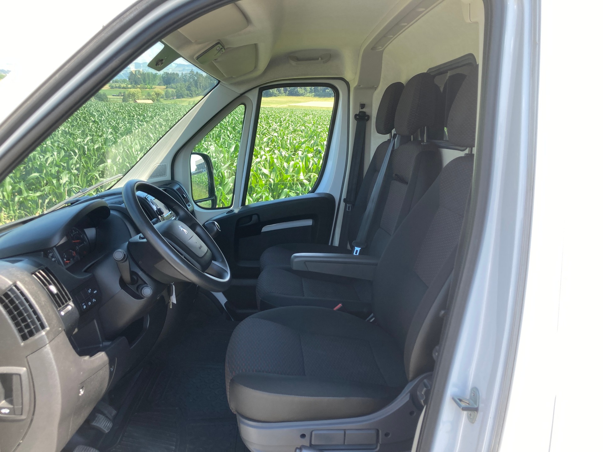 PEUGEOT Boxer 2.2 HDI 335 Premium L3H2 mit Anhängerkupplung-image-8